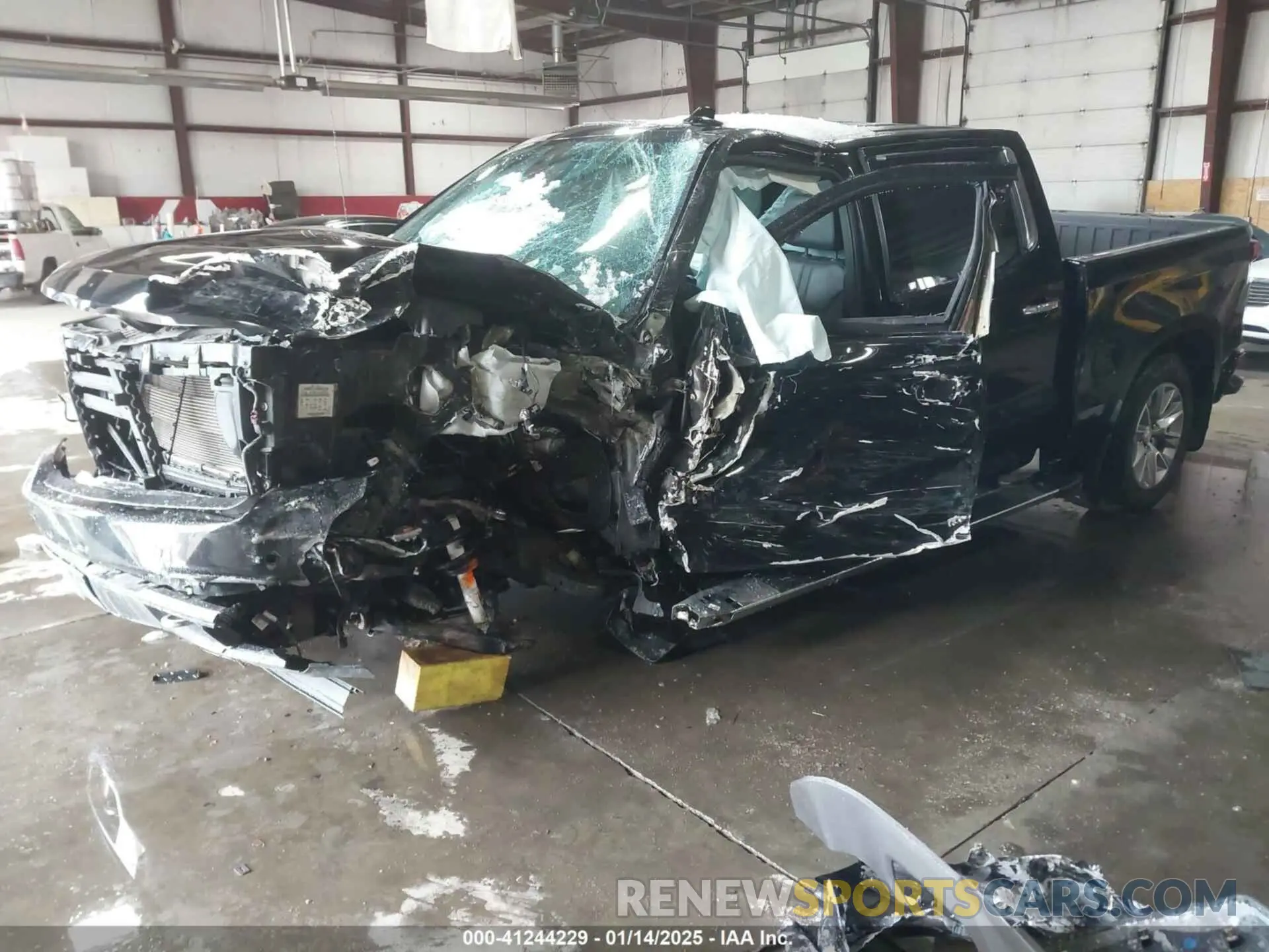 2 fotografías del automóvil dañado 3GCUYHET1LG414352 CHEVROLET SILVERADO 1500 2020