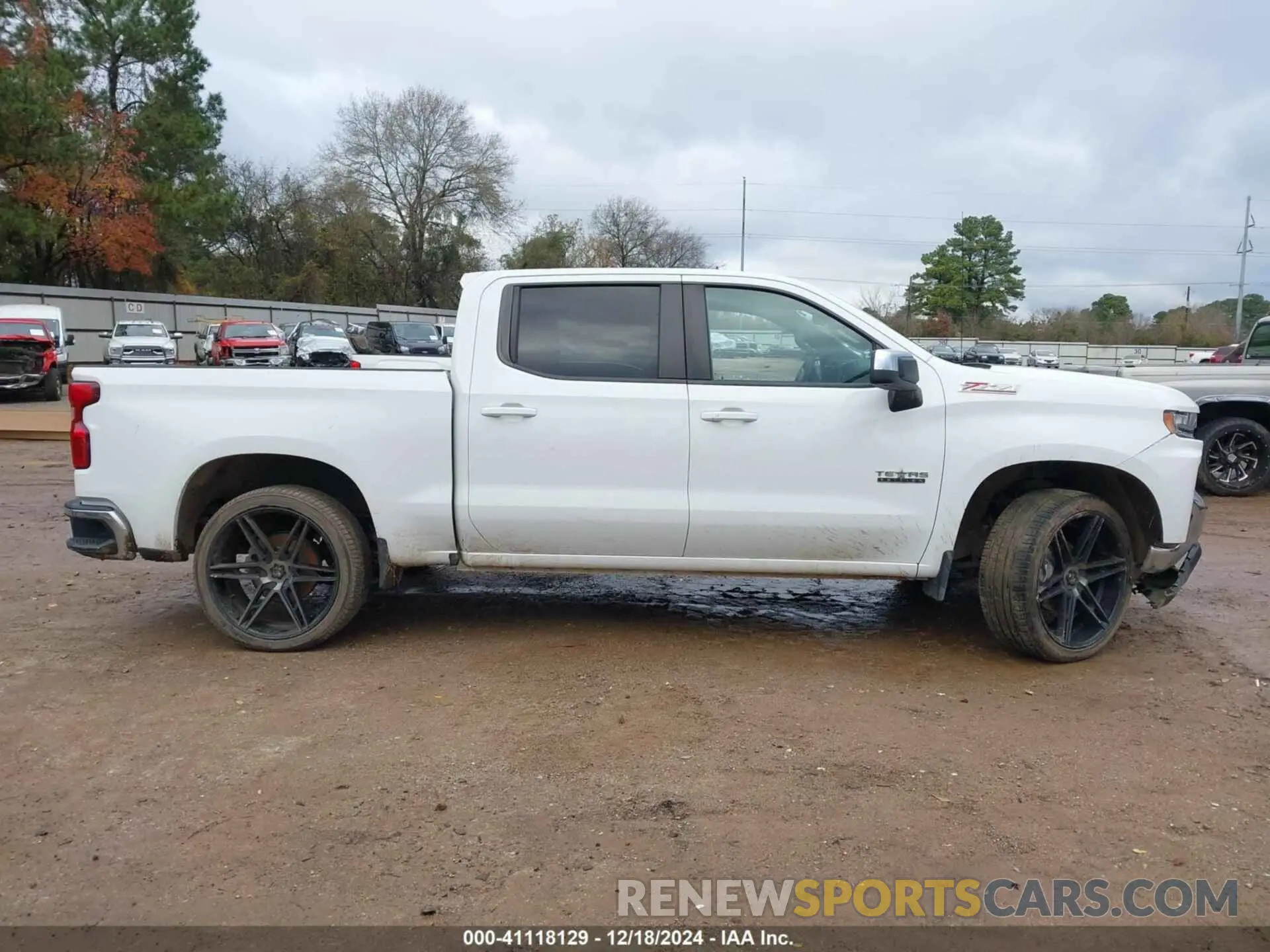 12 fotografías del automóvil dañado 1GCUYDED3MZ360717 CHEVROLET SILVERADO 1500 2021