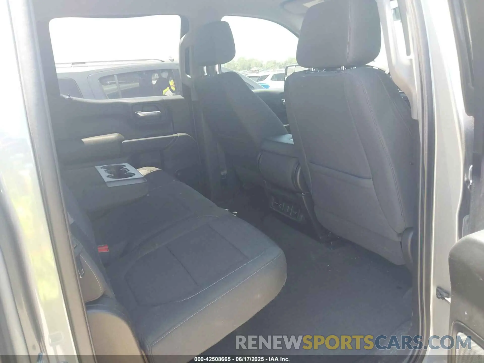 8 fotografías del automóvil dañado 1GCUYDED7MZ174629 CHEVROLET SILVERADO 1500 2021