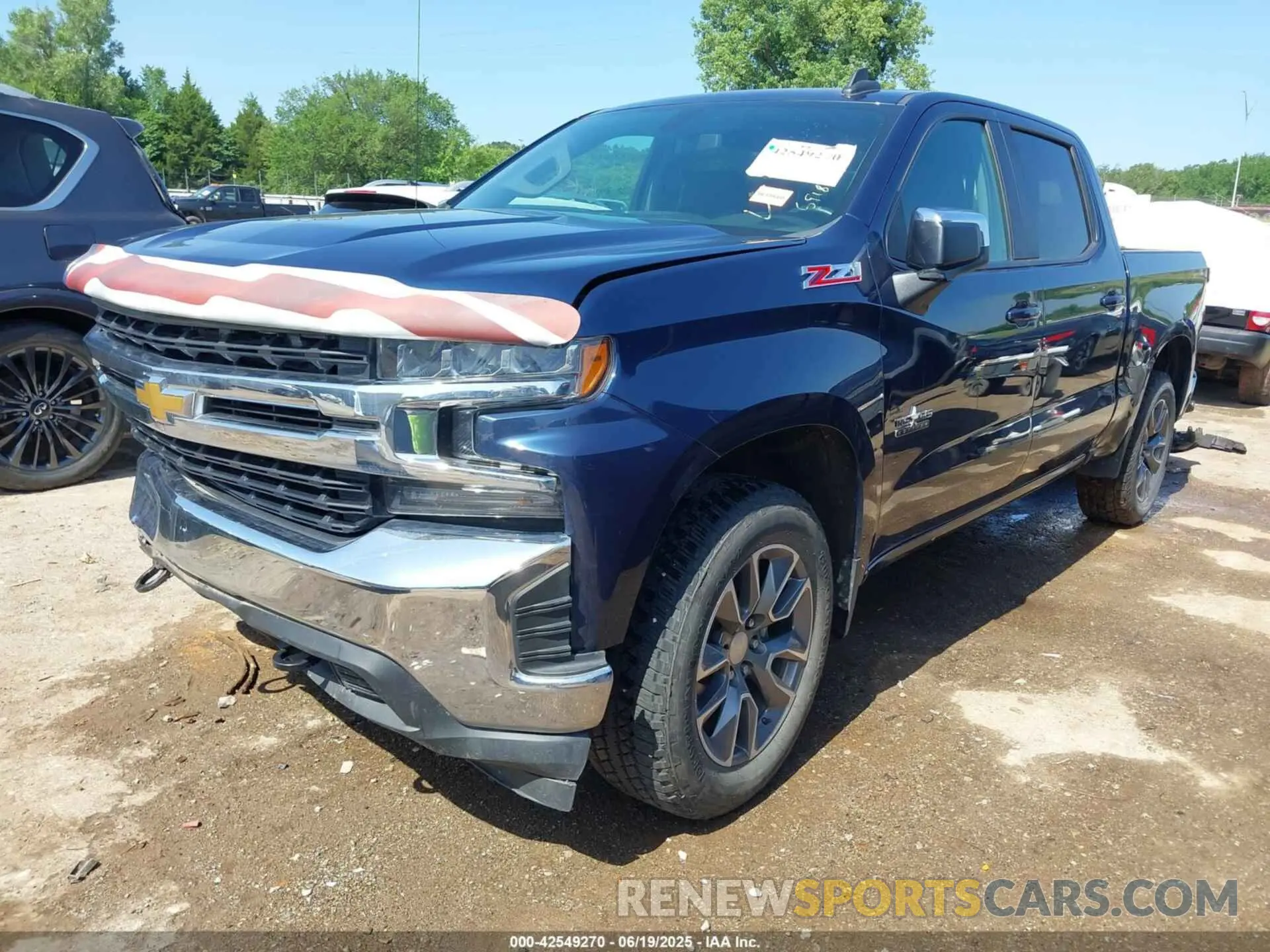 2 fotografías del automóvil dañado 1GCUYDED9MZ356493 CHEVROLET SILVERADO 1500 2021