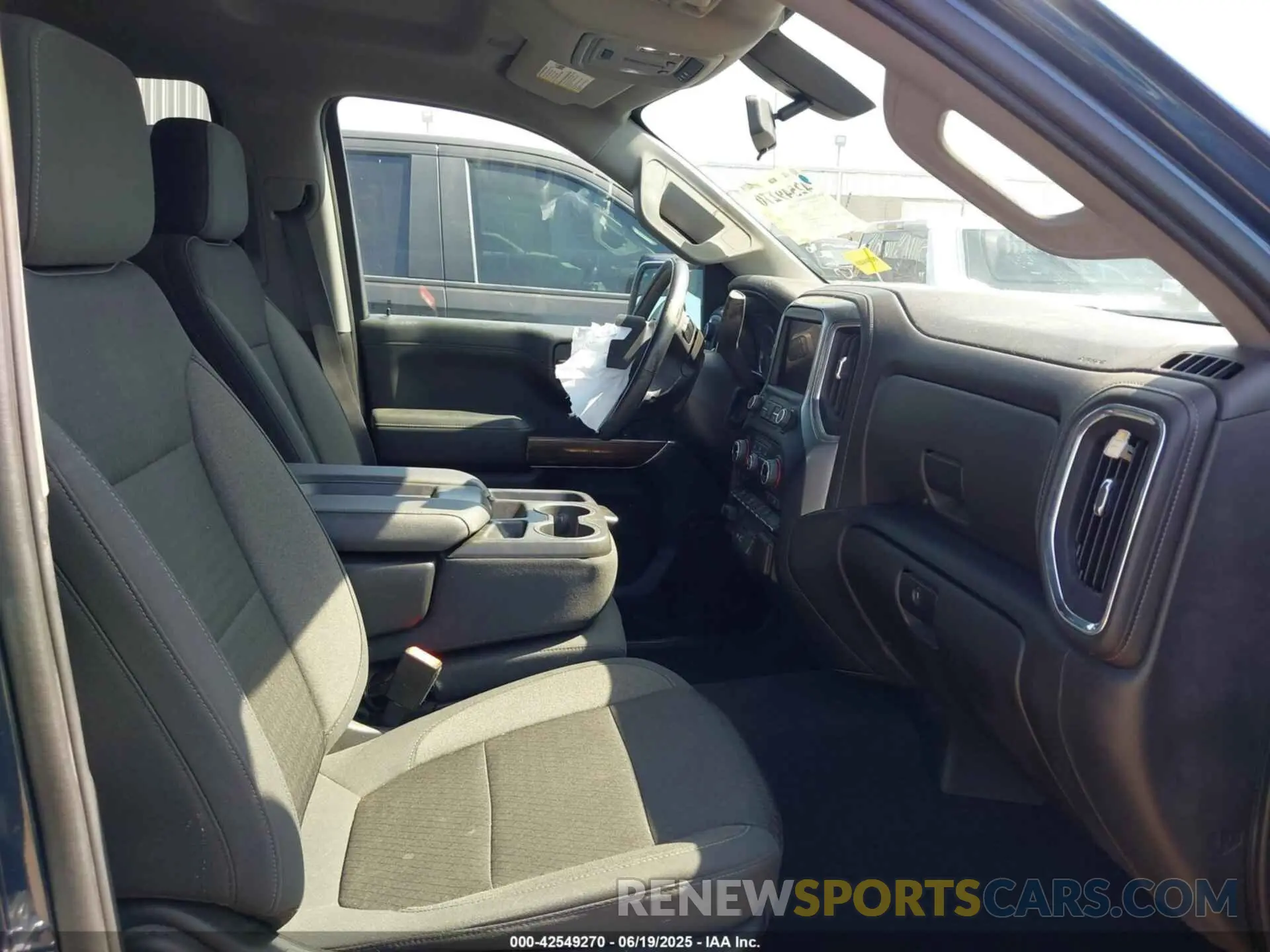 5 fotografías del automóvil dañado 1GCUYDED9MZ356493 CHEVROLET SILVERADO 1500 2021