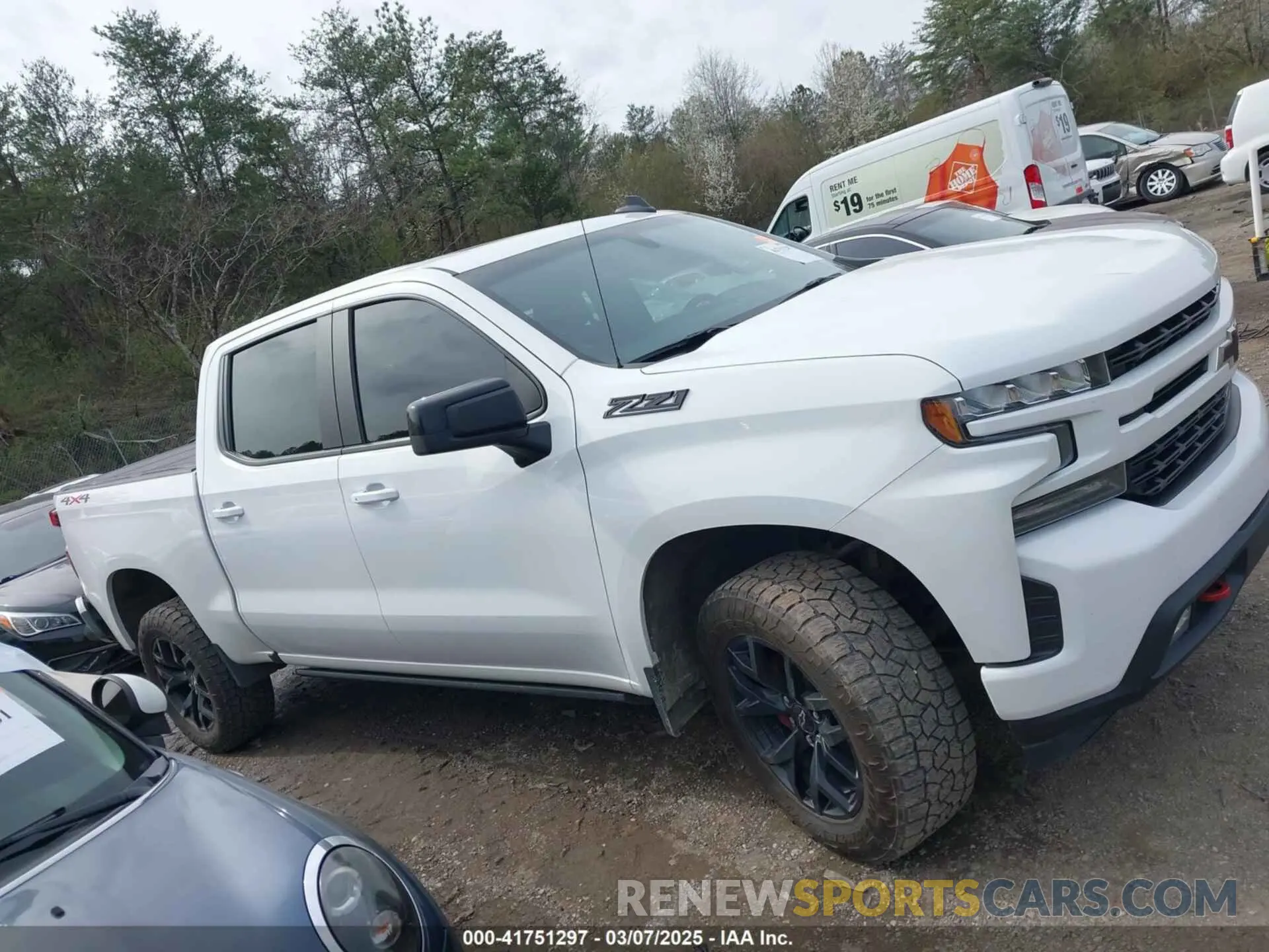 13 fotografías del automóvil dañado 1GCUYEEDXMZ115466 CHEVROLET SILVERADO 1500 2021