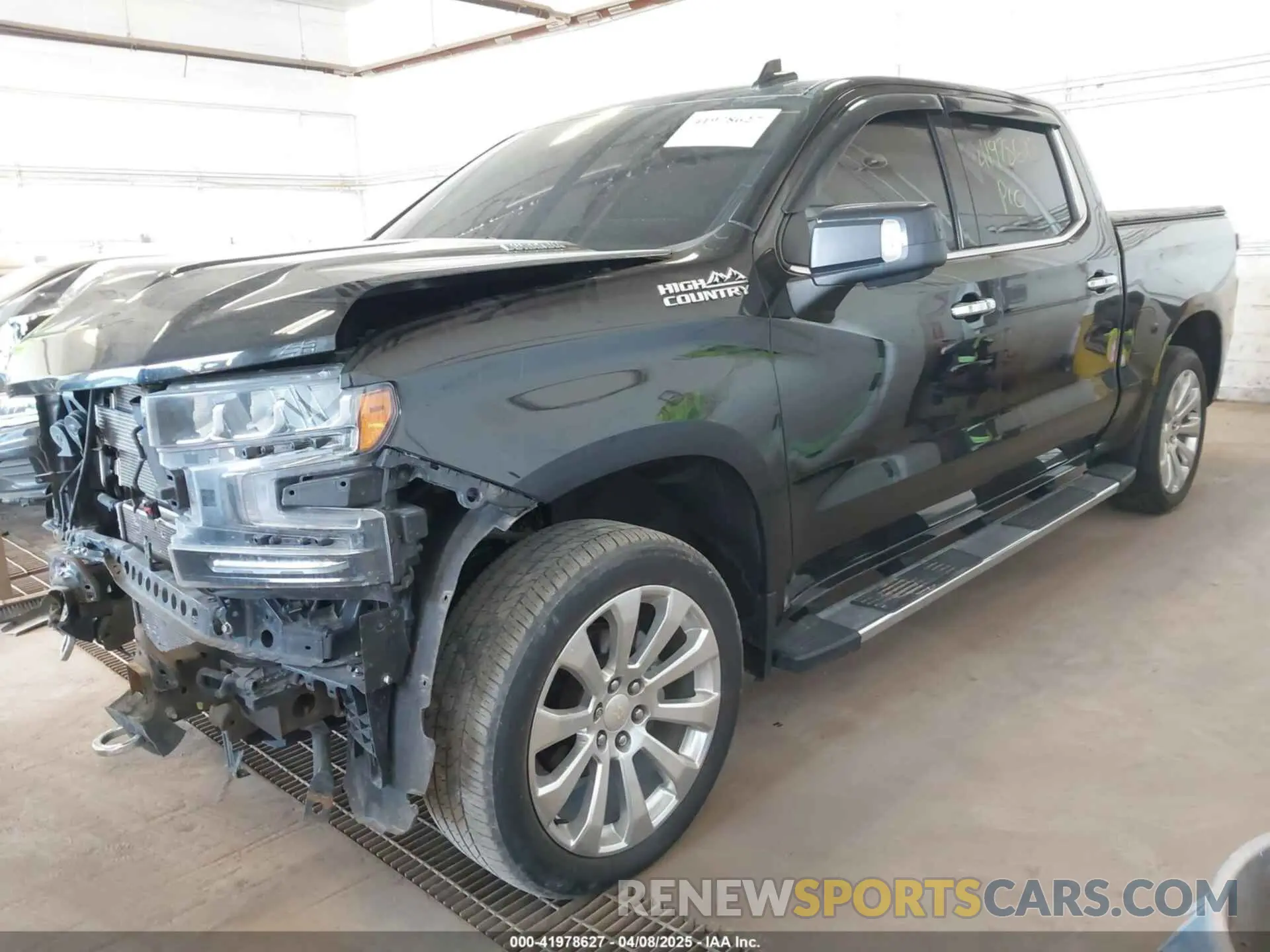 2 fotografías del automóvil dañado 1GCUYHET2MZ152925 CHEVROLET SILVERADO 1500 2021