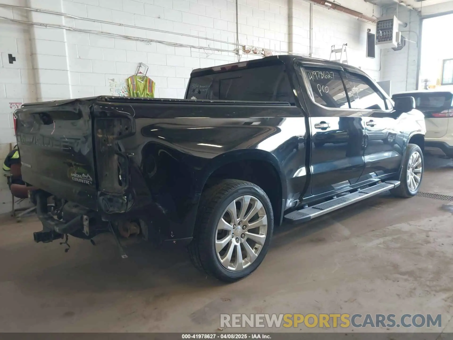 4 fotografías del automóvil dañado 1GCUYHET2MZ152925 CHEVROLET SILVERADO 1500 2021