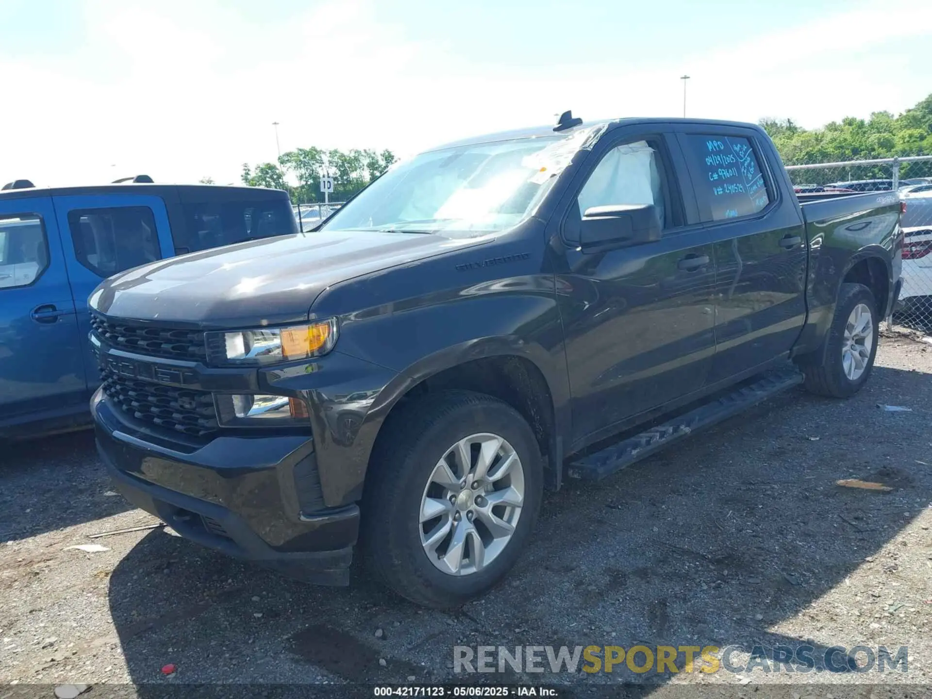 2 fotografías del automóvil dañado 3GCPYBEK5MG240529 CHEVROLET SILVERADO 1500 2021