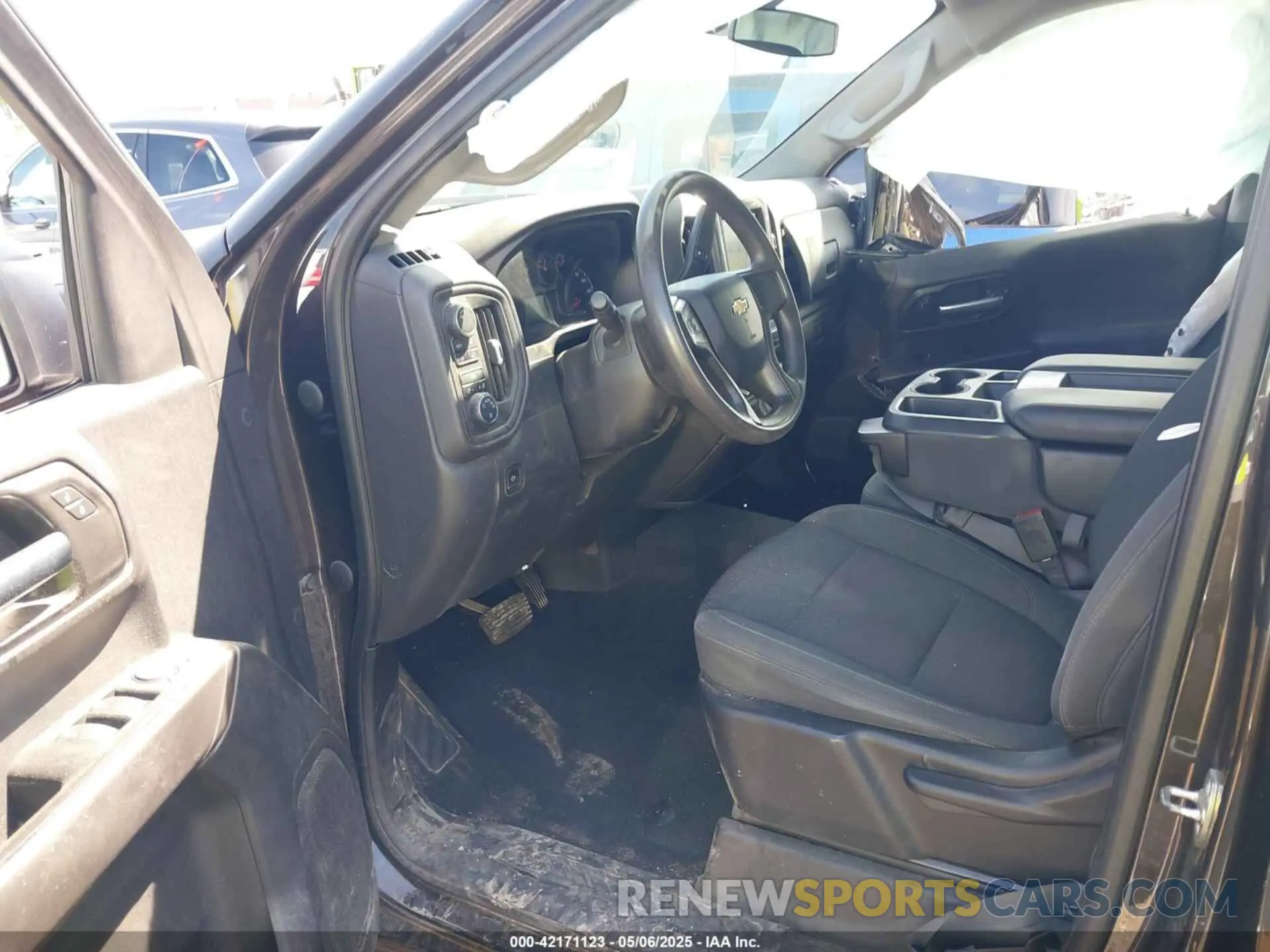 5 fotografías del automóvil dañado 3GCPYBEK5MG240529 CHEVROLET SILVERADO 1500 2021