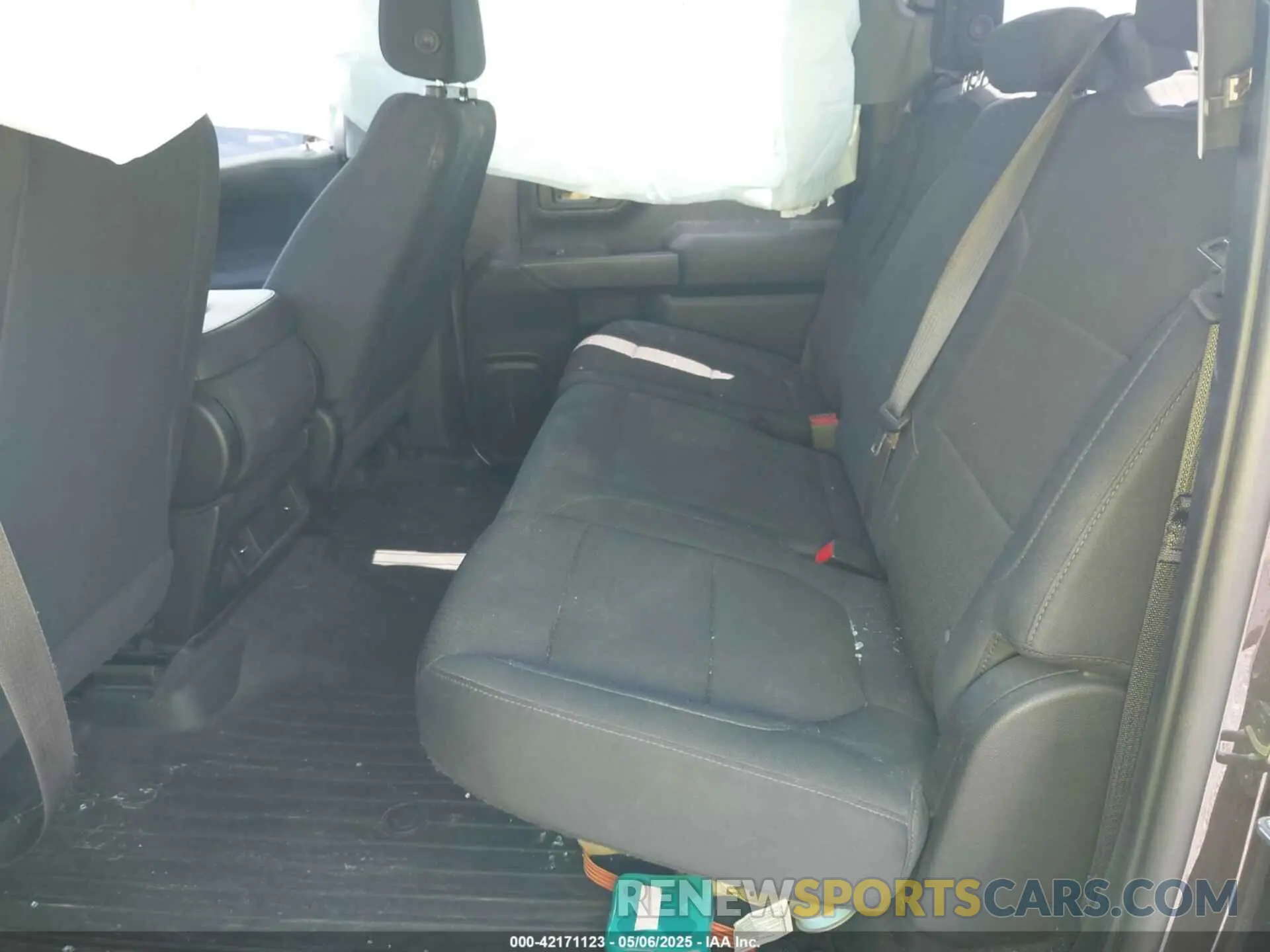 8 fotografías del automóvil dañado 3GCPYBEK5MG240529 CHEVROLET SILVERADO 1500 2021