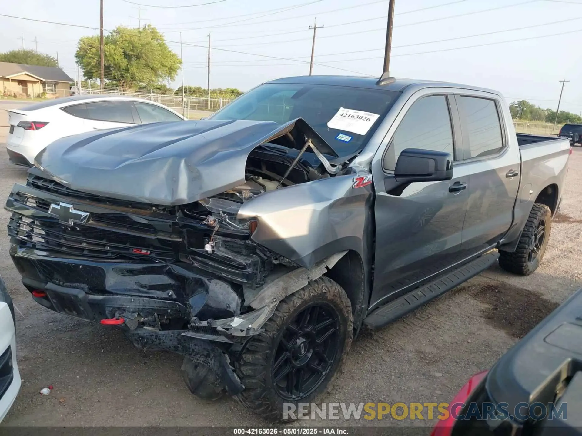 2 fotografías del automóvil dañado 3GCPYFEDXMG213626 CHEVROLET SILVERADO 1500 2021