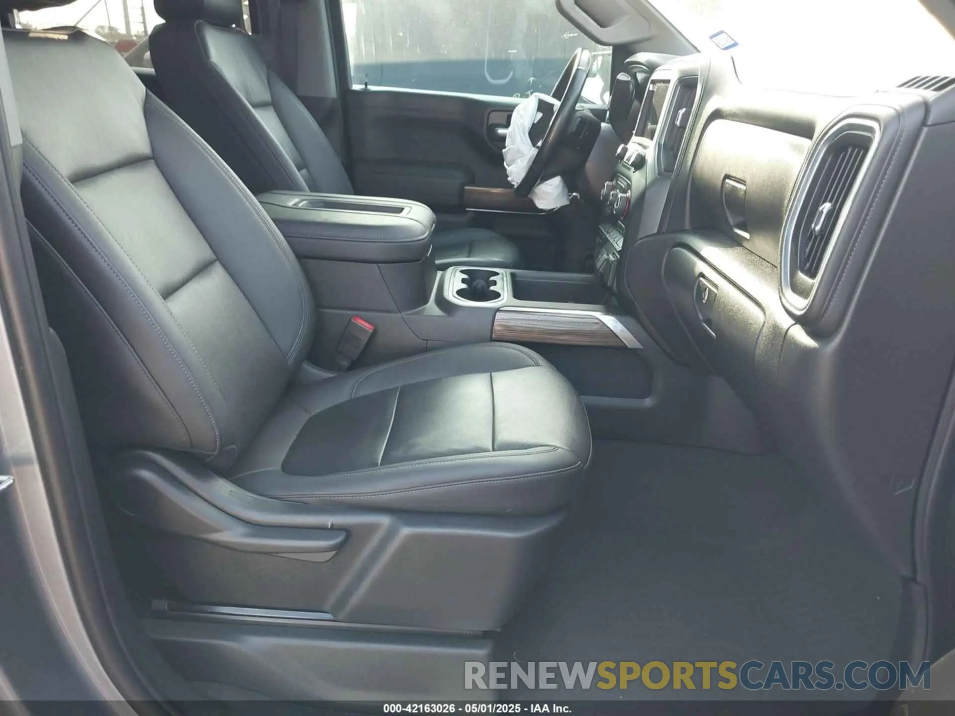 5 fotografías del automóvil dañado 3GCPYFEDXMG213626 CHEVROLET SILVERADO 1500 2021