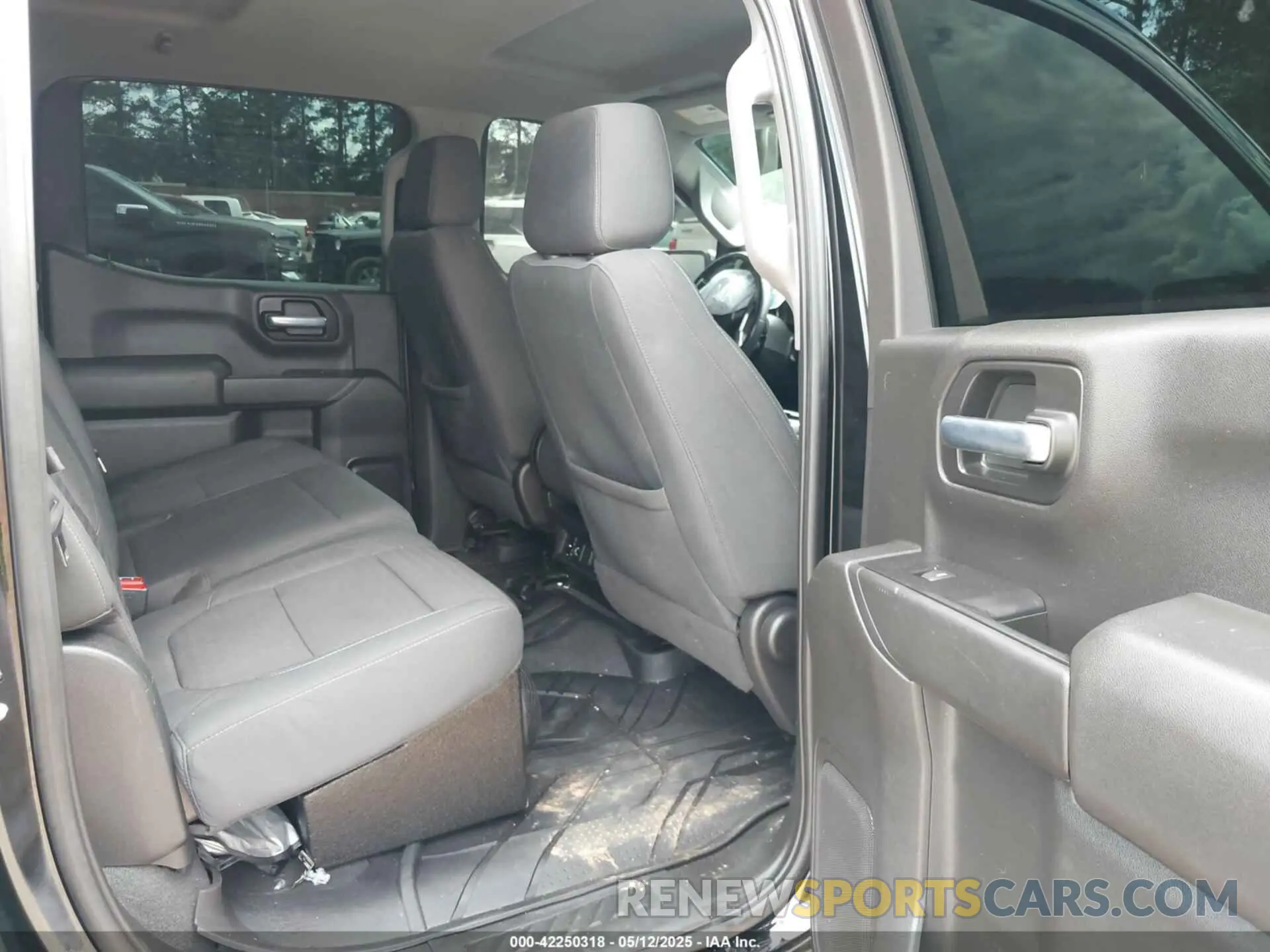 8 fotografías del automóvil dañado 3GCUYDET8MG180463 CHEVROLET SILVERADO 1500 2021