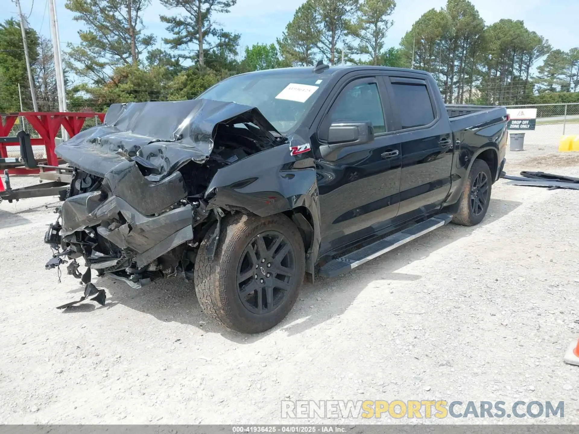 2 fotografías del automóvil dañado 3GCUYEET3MG257648 CHEVROLET SILVERADO 1500 2021