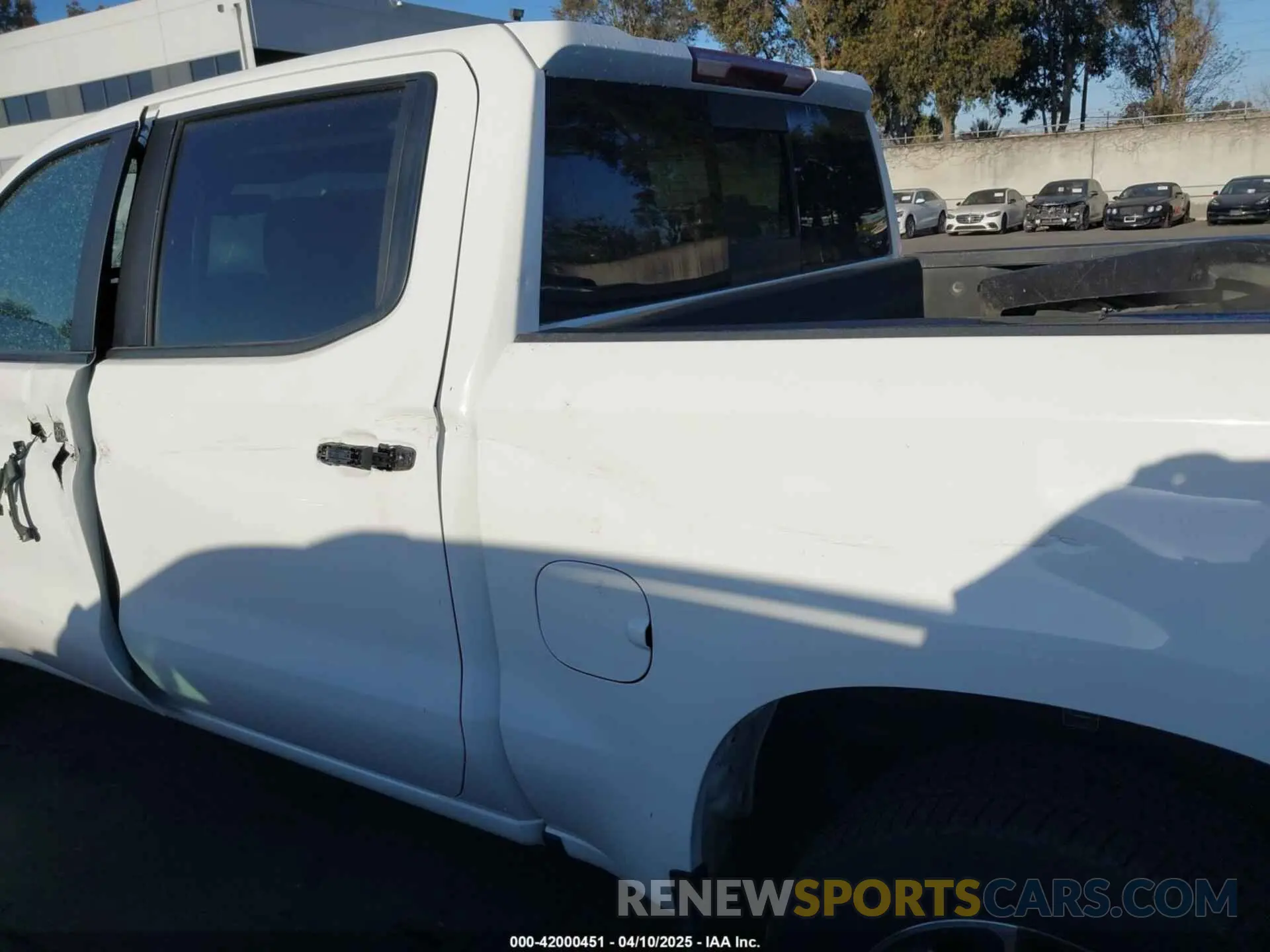 12 fotografías del automóvil dañado 3GCUYEET6MG194383 CHEVROLET SILVERADO 1500 2021