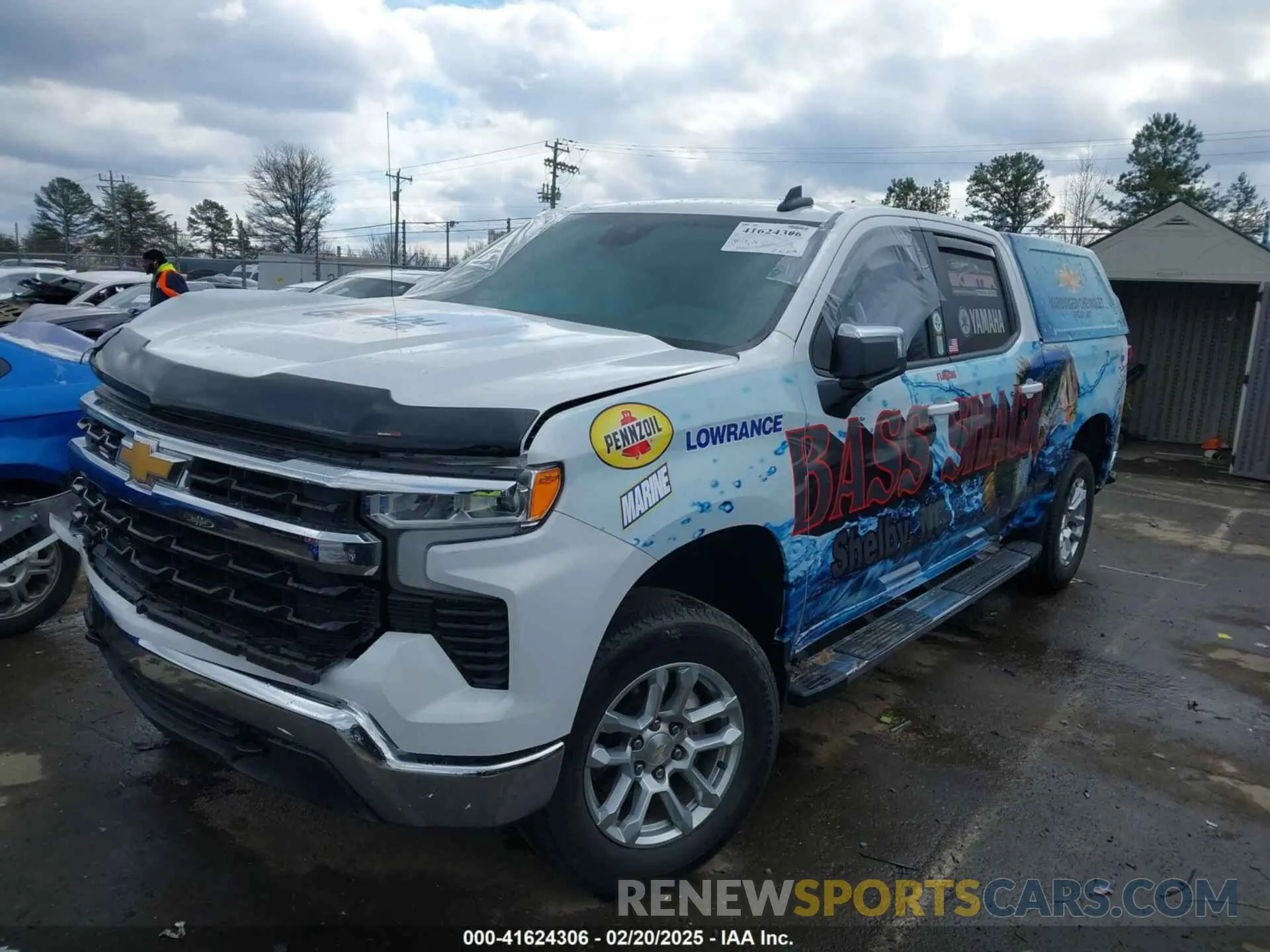 2 fotografías del automóvil dañado 1GCUDDED1NZ524429 CHEVROLET SILVERADO 1500 2022