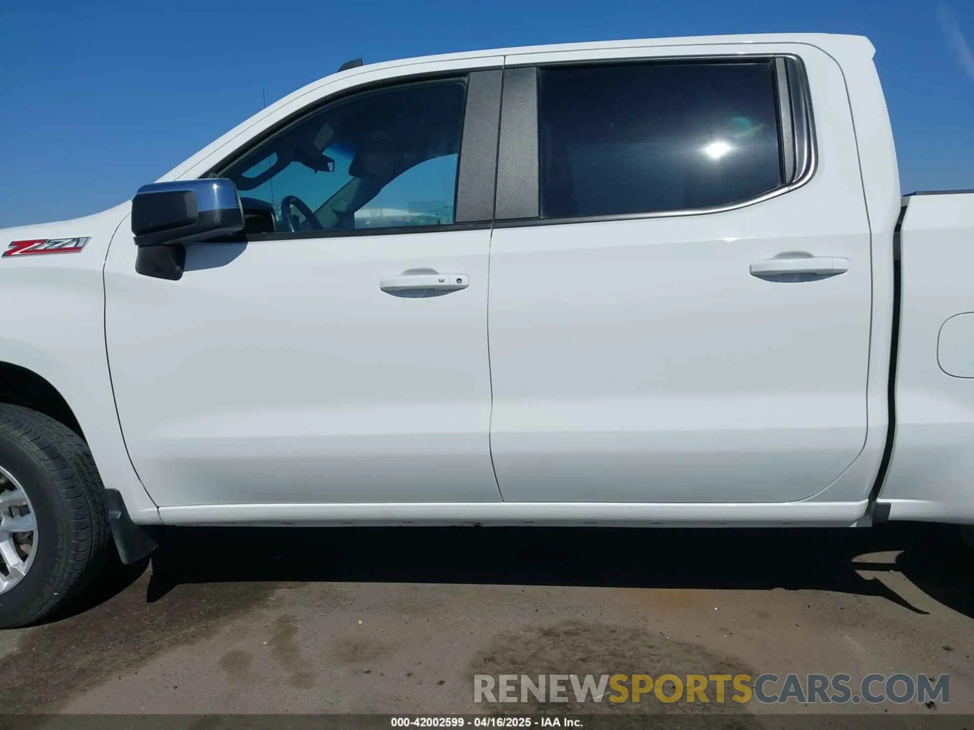 15 fotografías del automóvil dañado 1GCUDDEDXNZ537566 CHEVROLET SILVERADO 1500 2022