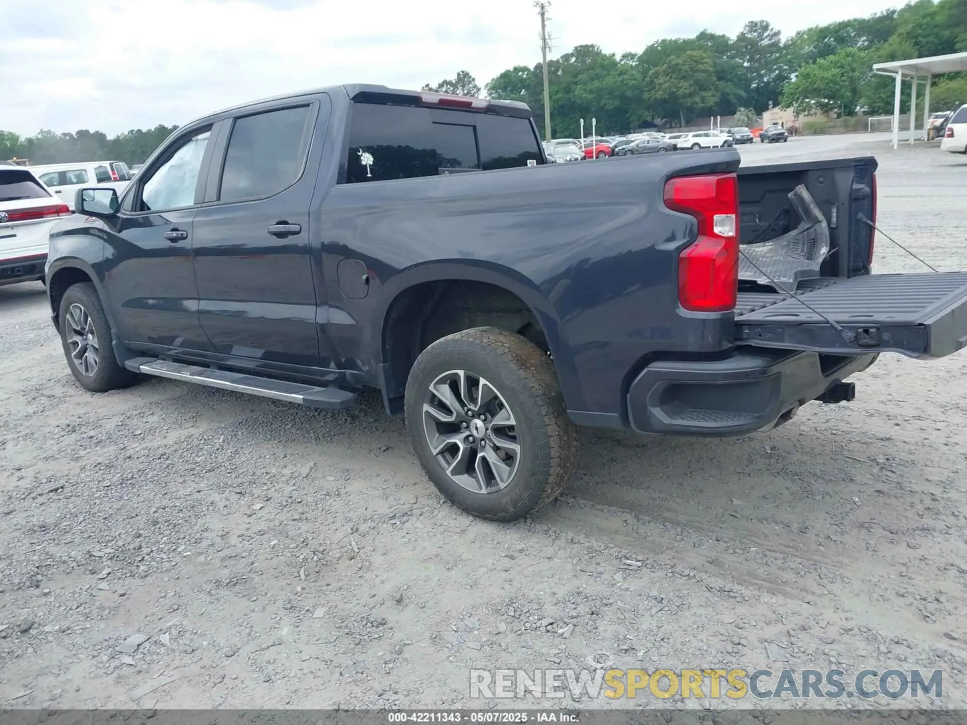 3 fotografías del automóvil dañado 1GCUDEEDXNZ531126 CHEVROLET SILVERADO 1500 2022