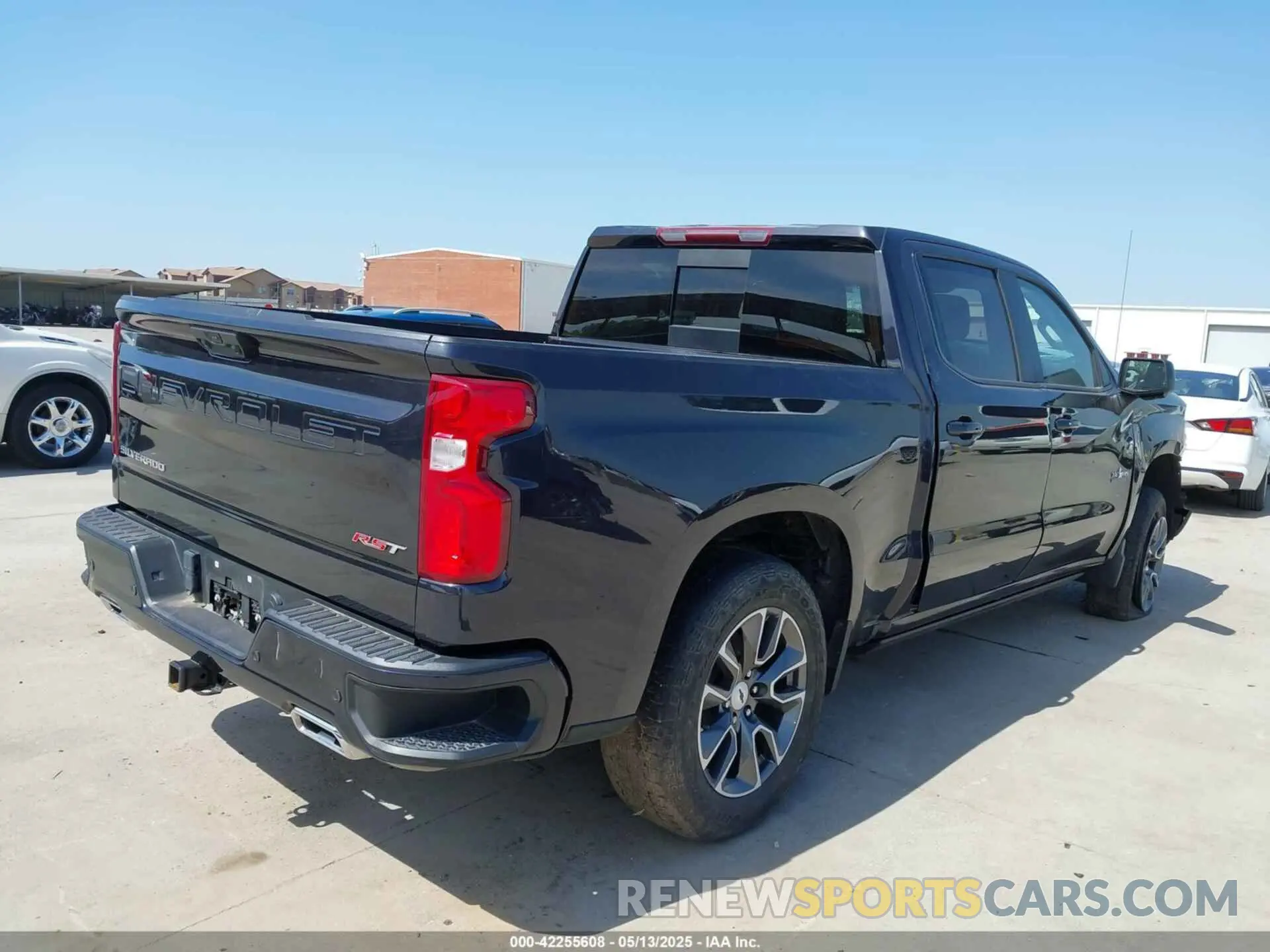 4 fotografías del automóvil dañado 1GCUDEET2NZ520287 CHEVROLET SILVERADO 1500 2022