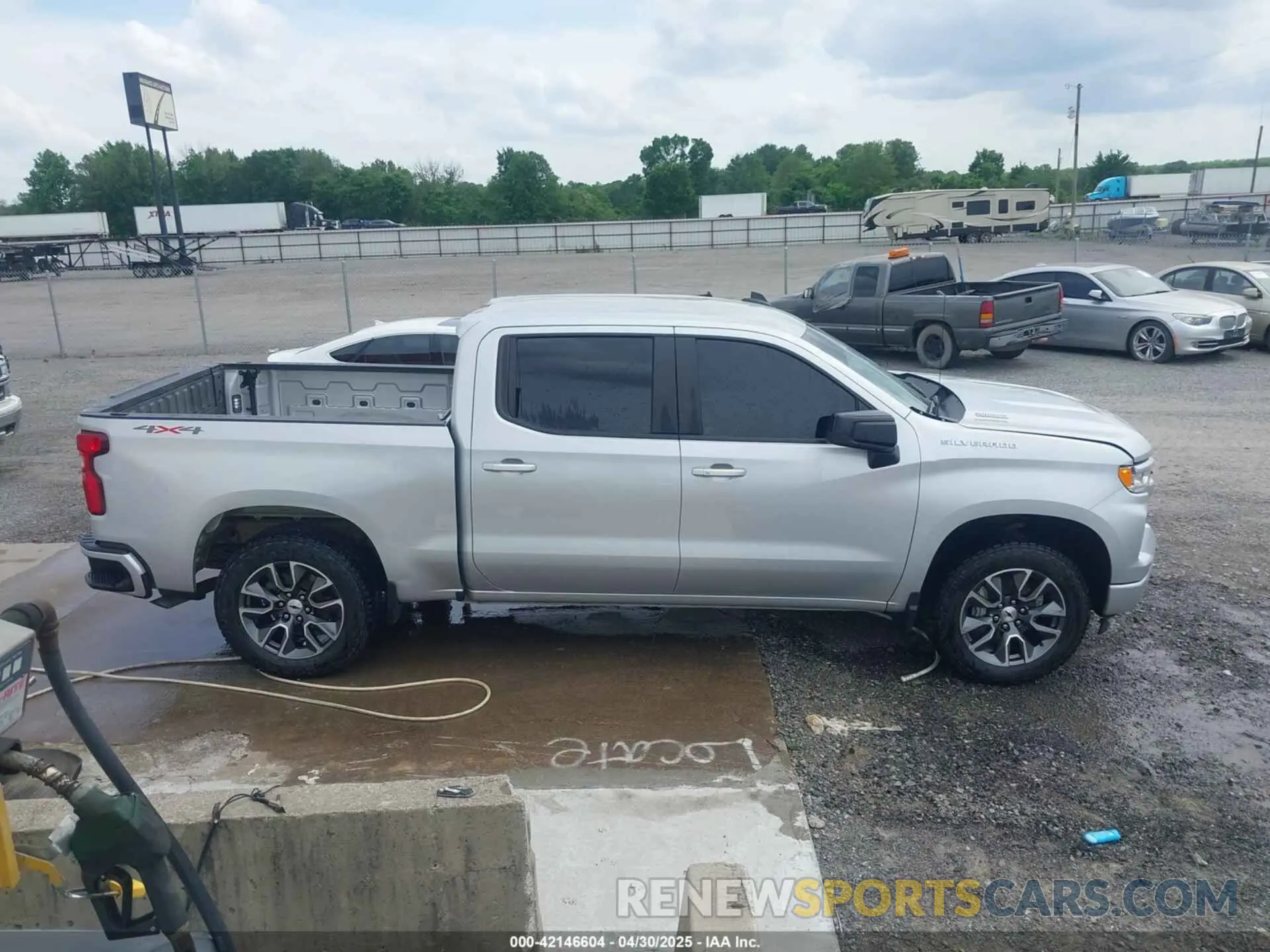 13 fotografías del automóvil dañado 1GCUDEET8NZ571342 CHEVROLET SILVERADO 1500 2022