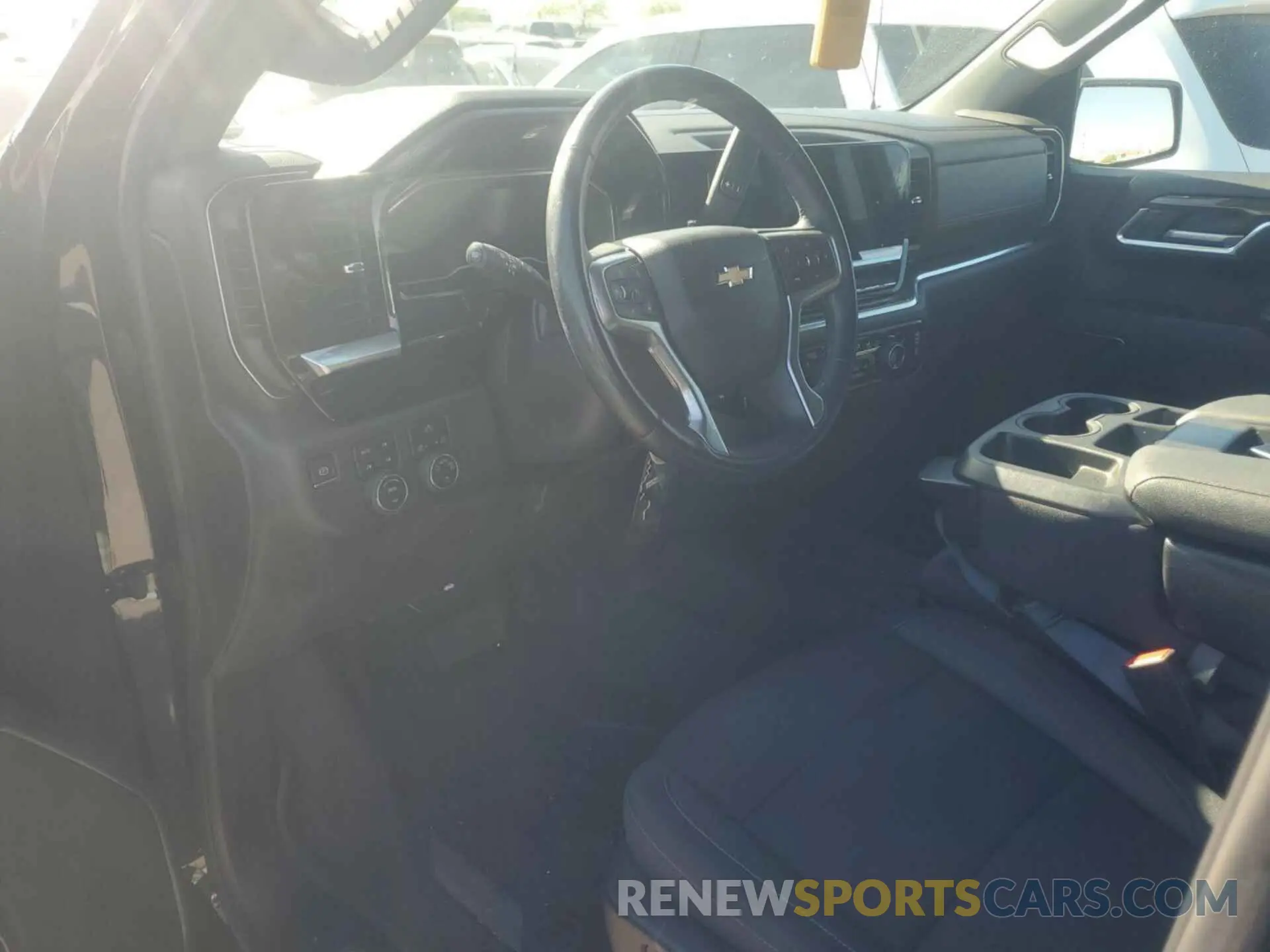 19 fotografías del automóvil dañado 2GCUDDEDXN1515897 CHEVROLET SILVERADO 1500 2022