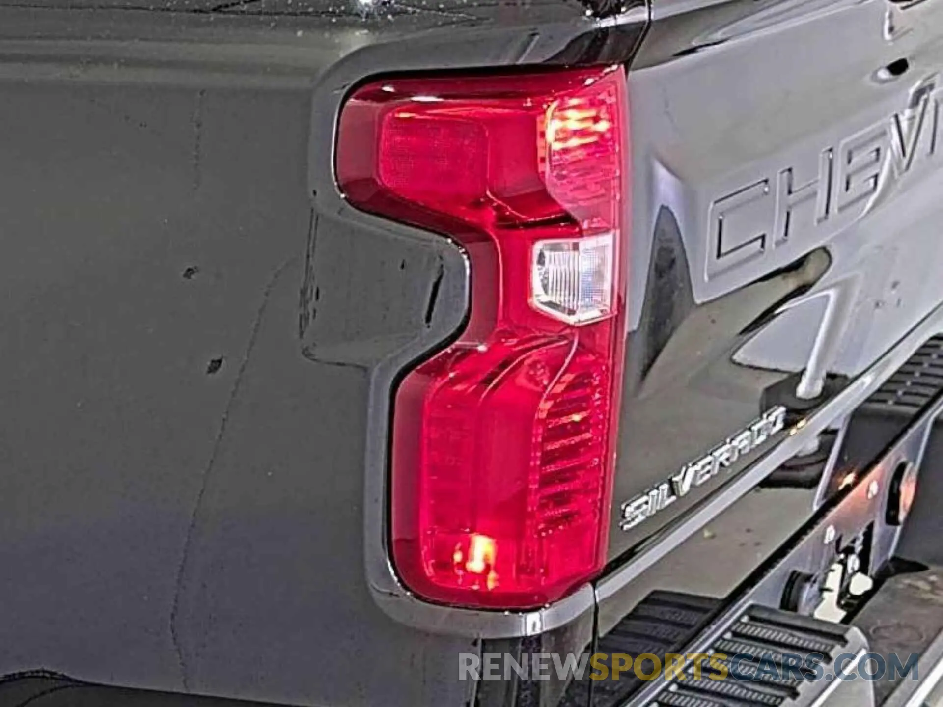 3 fotografías del automóvil dañado 2GCUDDEDXN1515897 CHEVROLET SILVERADO 1500 2022