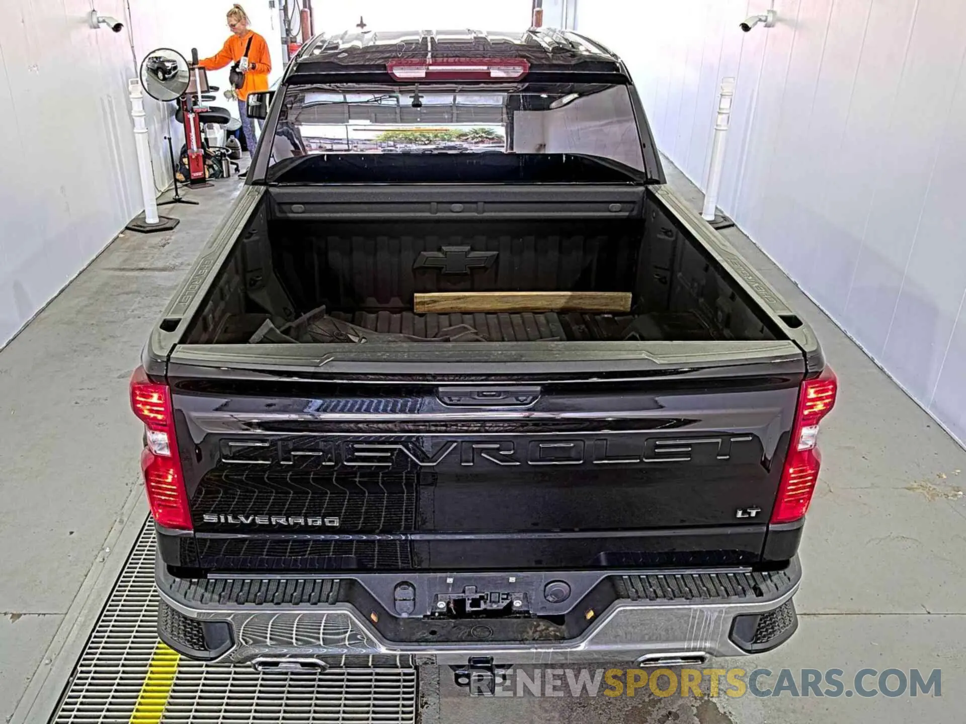9 fotografías del automóvil dañado 2GCUDDEDXN1515897 CHEVROLET SILVERADO 1500 2022