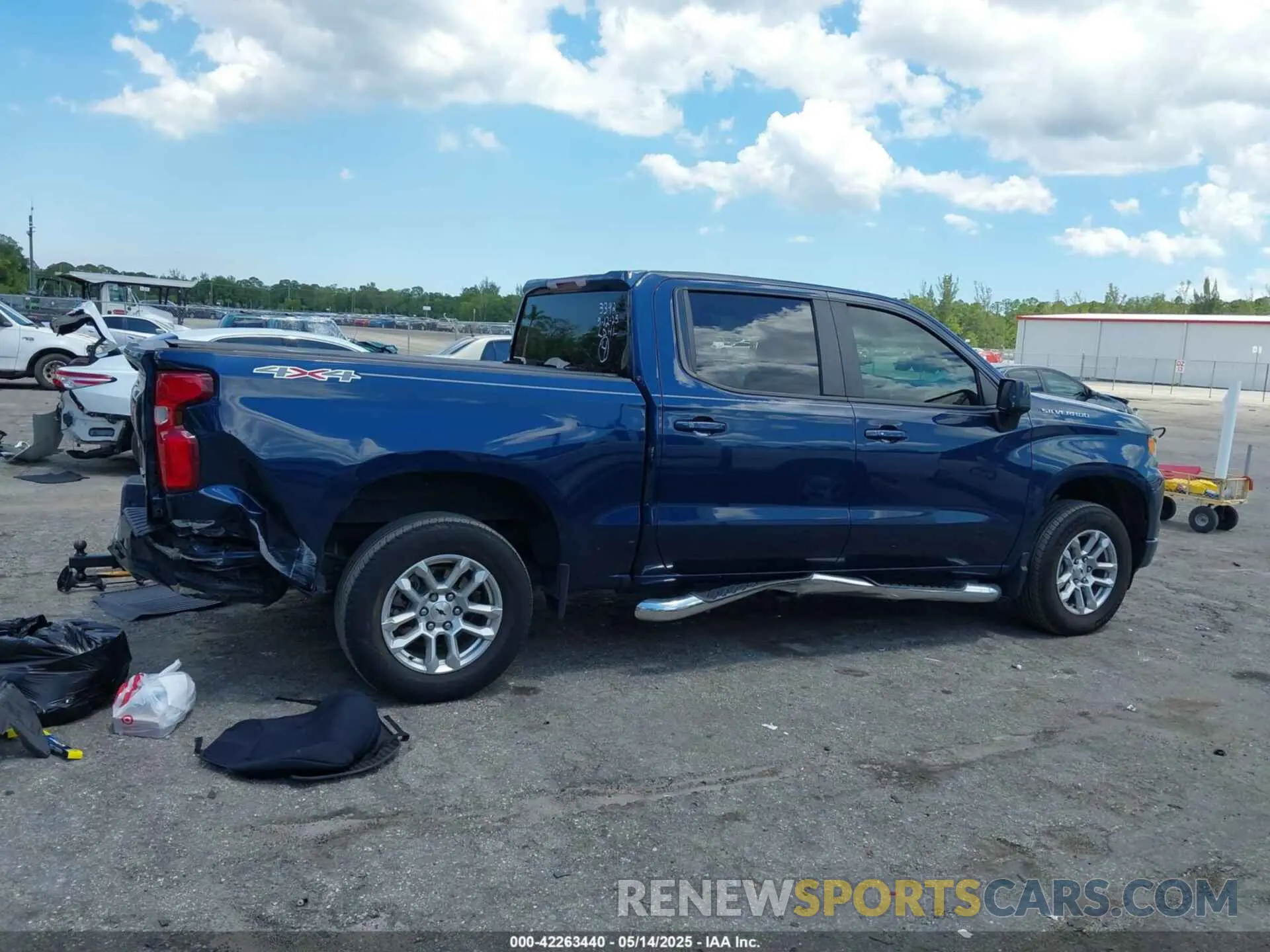 13 fotografías del automóvil dañado 2GCUDEED0N1503392 CHEVROLET SILVERADO 1500 2022