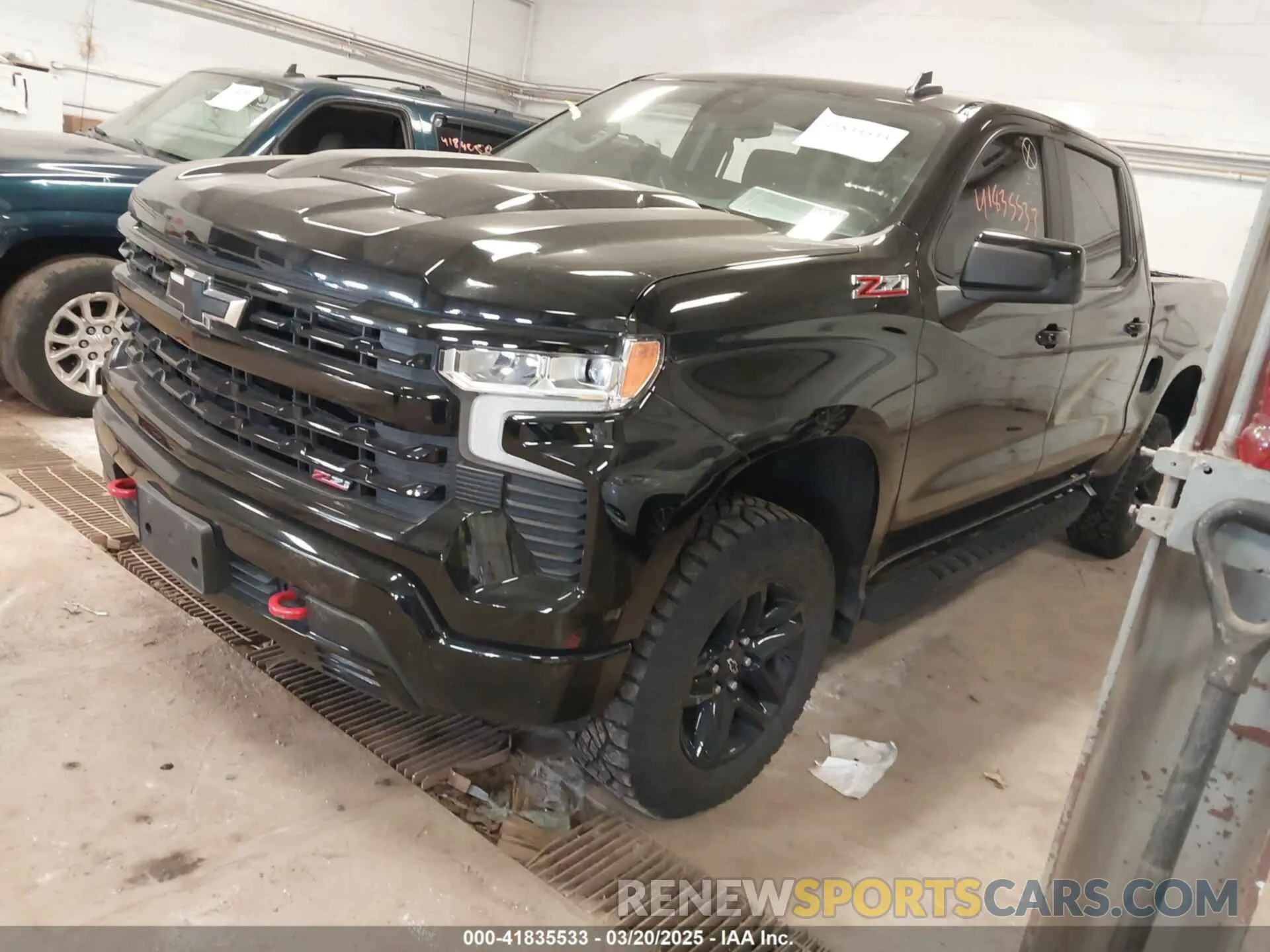 2 fotografías del automóvil dañado 3GCUDFED3NG683299 CHEVROLET SILVERADO 1500 2022