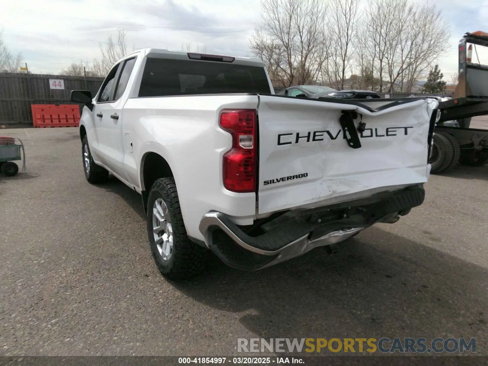 3 fotografías del automóvil dañado 1GCRDAED9PZ297966 CHEVROLET SILVERADO 1500 2023