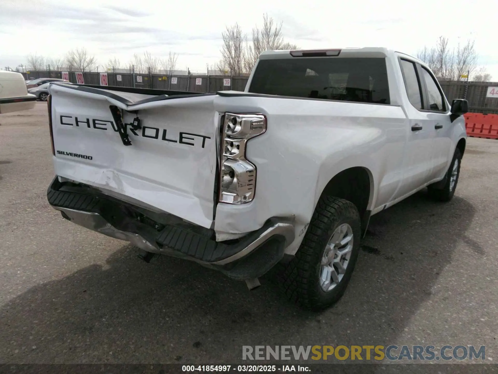 4 fotografías del automóvil dañado 1GCRDAED9PZ297966 CHEVROLET SILVERADO 1500 2023