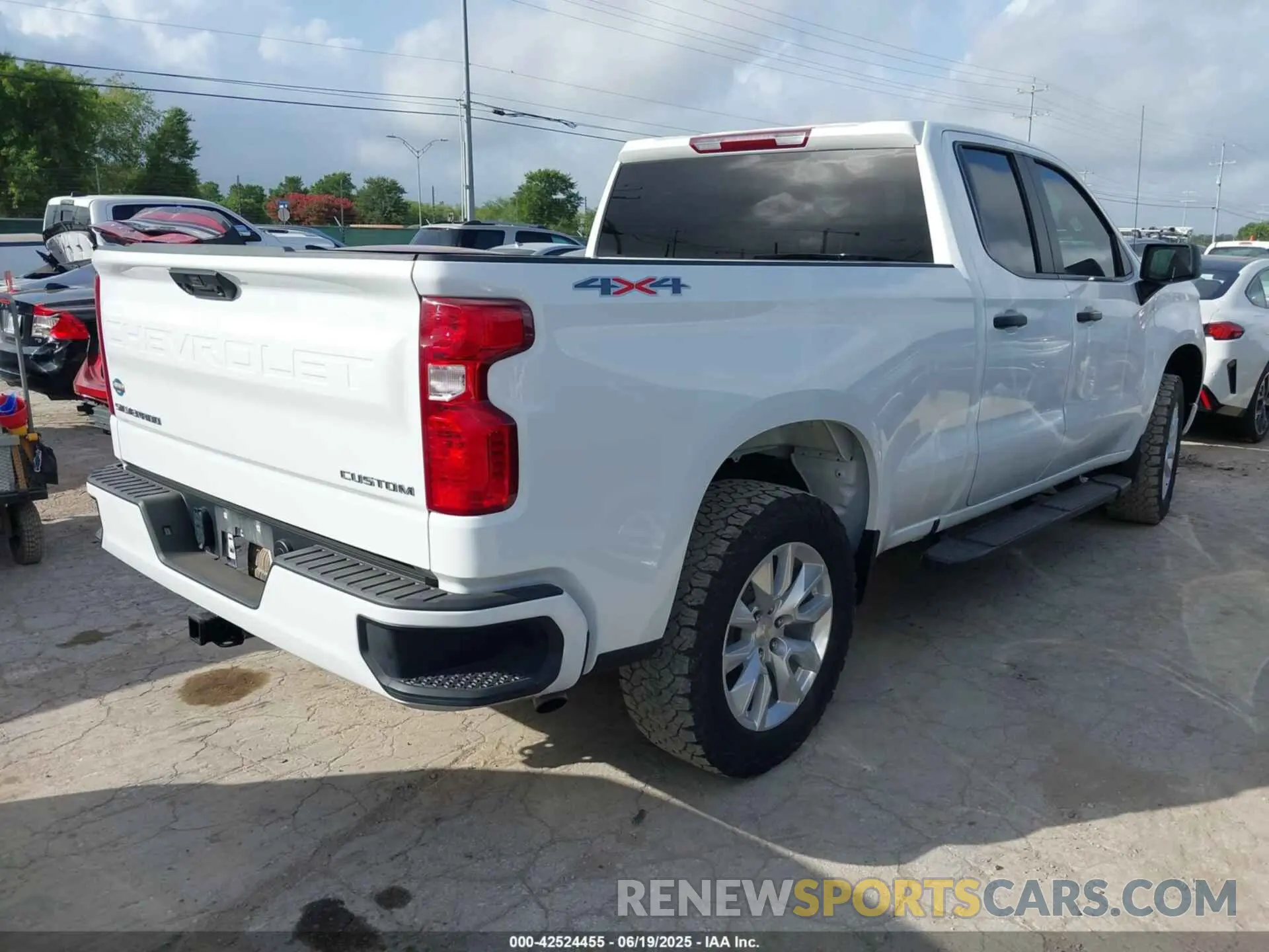 4 fotografías del automóvil dañado 1GCRDBEK5PZ110677 CHEVROLET SILVERADO 1500 2023
