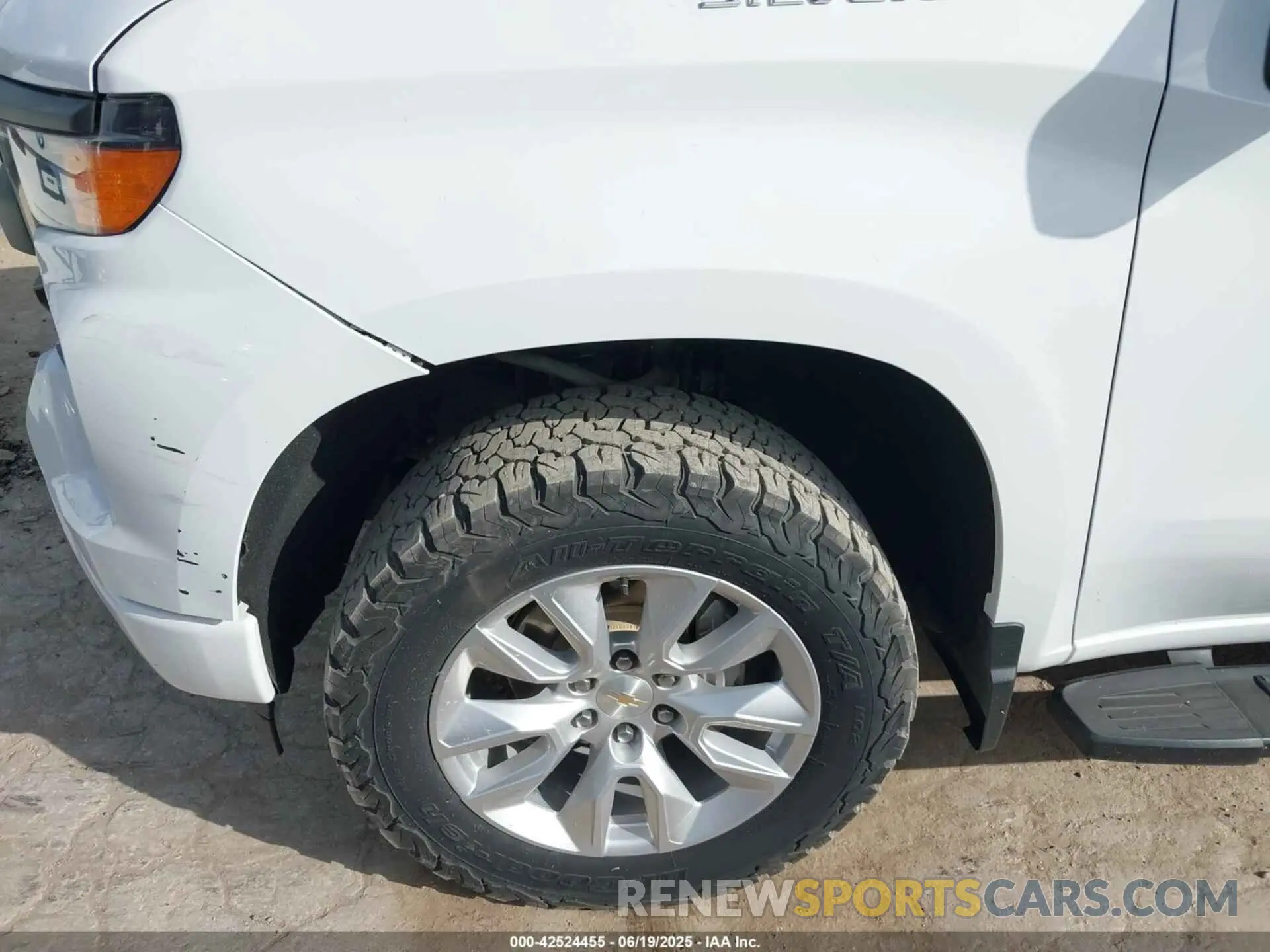 6 fotografías del automóvil dañado 1GCRDBEK5PZ110677 CHEVROLET SILVERADO 1500 2023