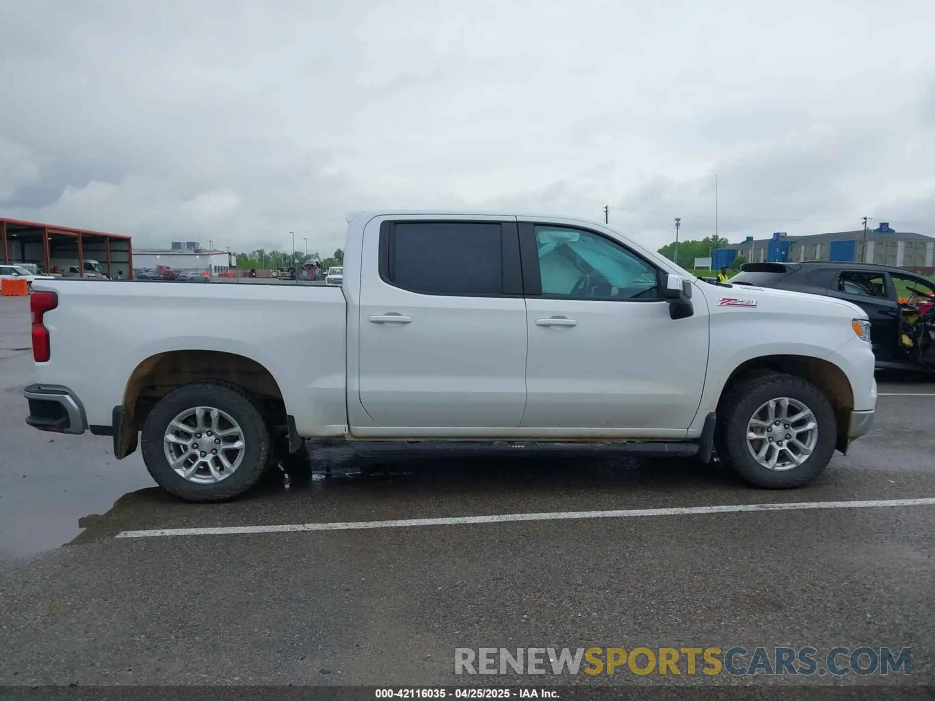 13 fotografías del automóvil dañado 1GCUDDE81PZ140382 CHEVROLET SILVERADO 1500 2023