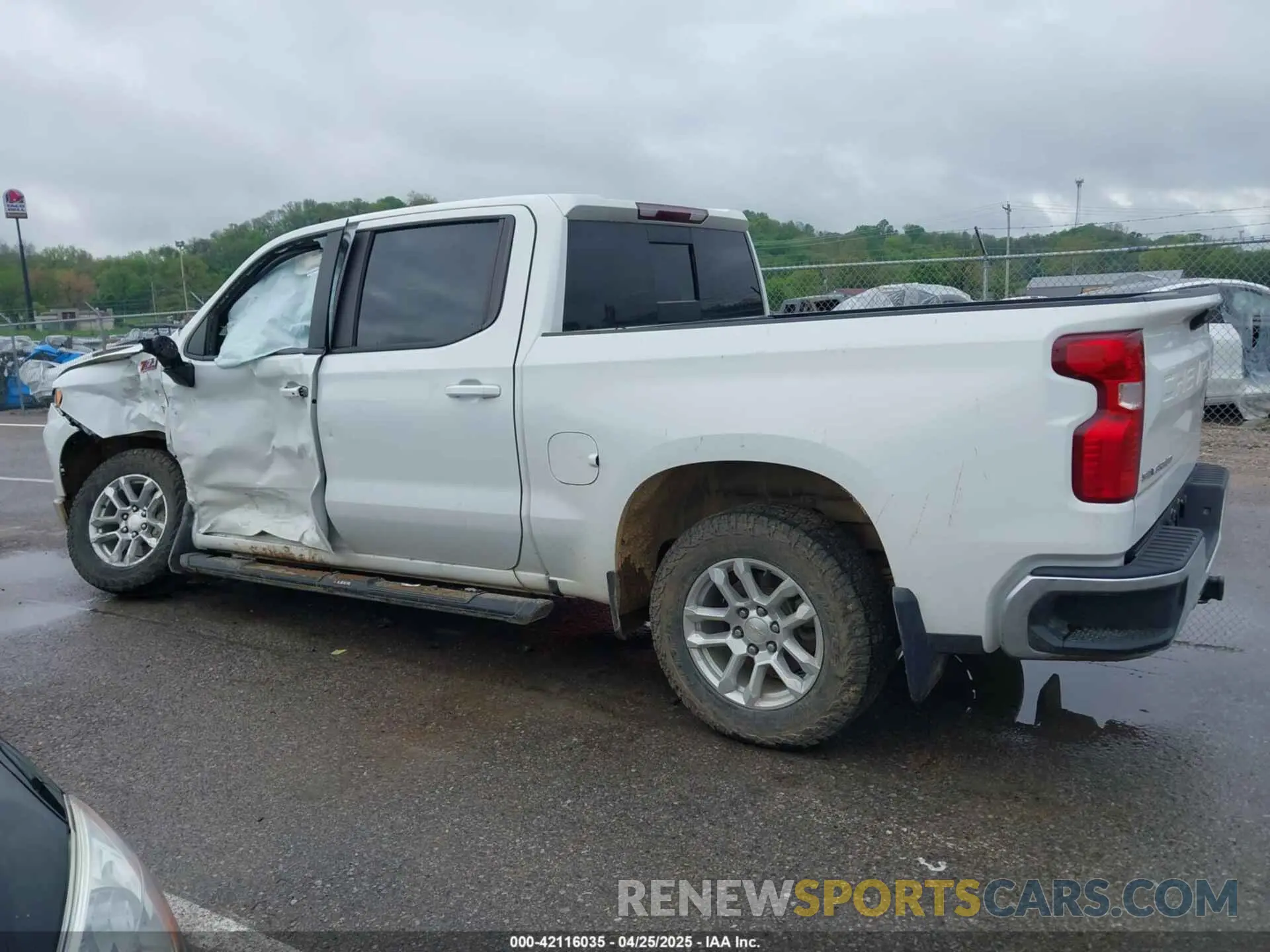 14 fotografías del automóvil dañado 1GCUDDE81PZ140382 CHEVROLET SILVERADO 1500 2023
