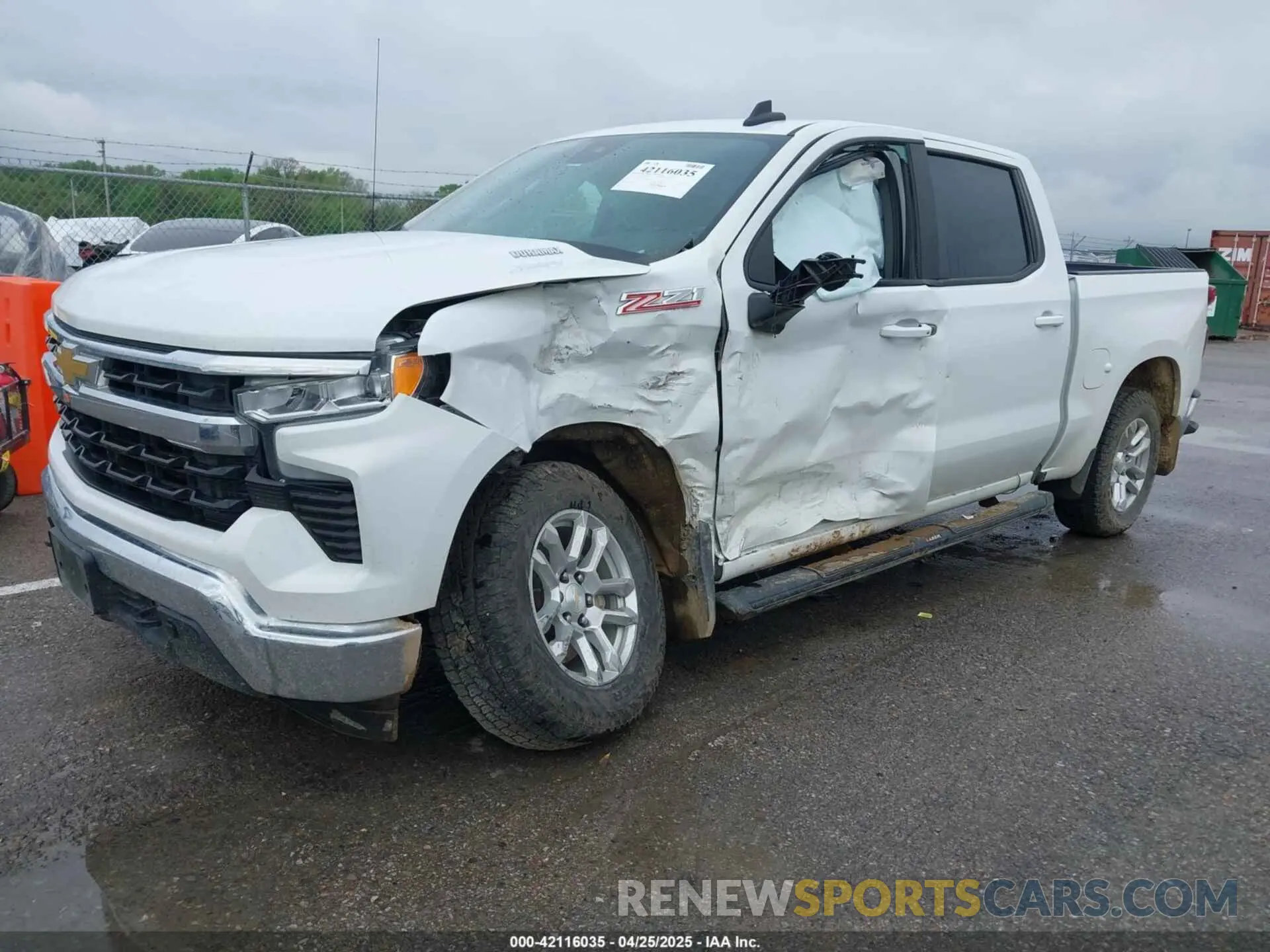 2 fotografías del automóvil dañado 1GCUDDE81PZ140382 CHEVROLET SILVERADO 1500 2023