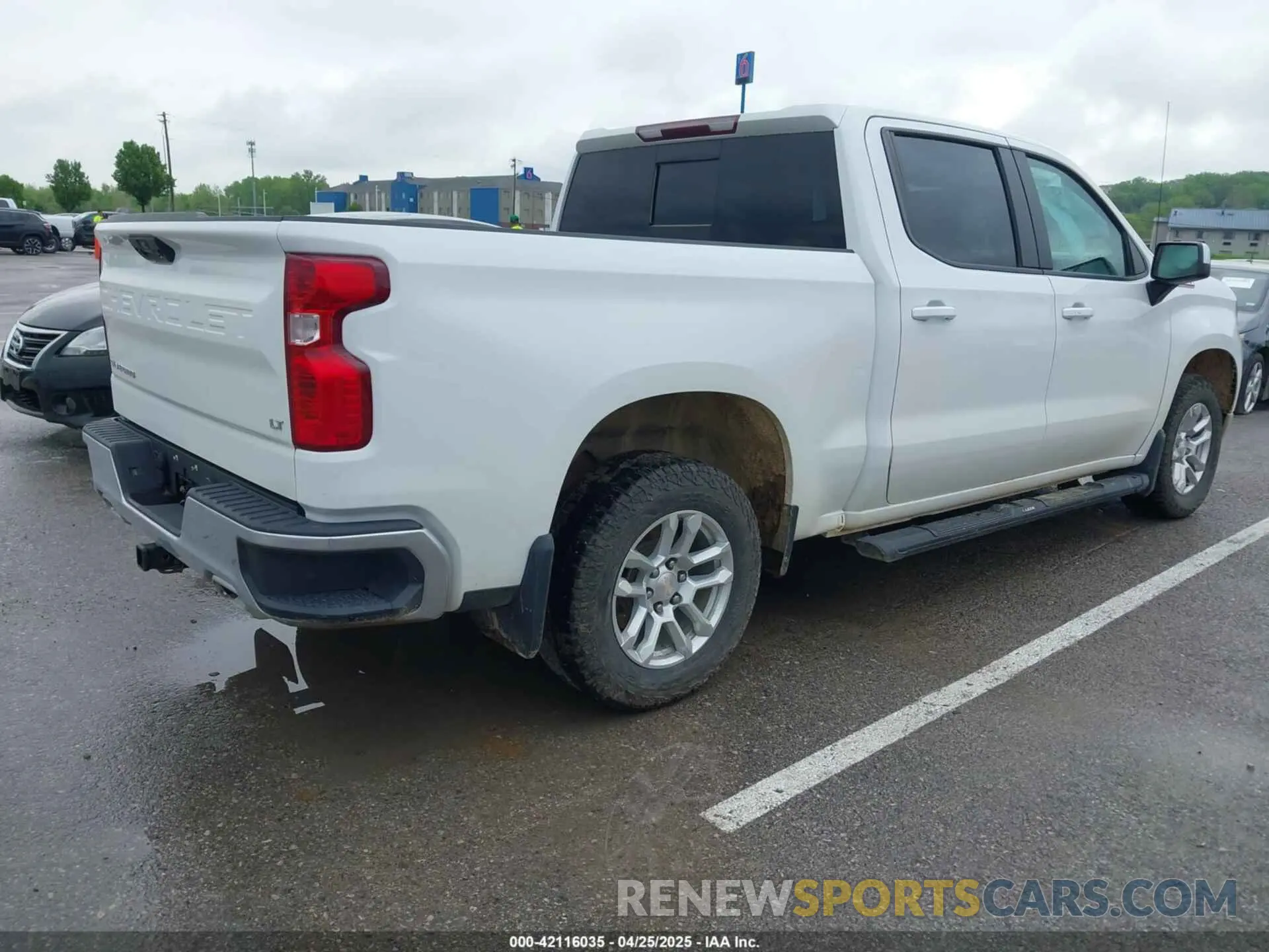 4 fotografías del automóvil dañado 1GCUDDE81PZ140382 CHEVROLET SILVERADO 1500 2023