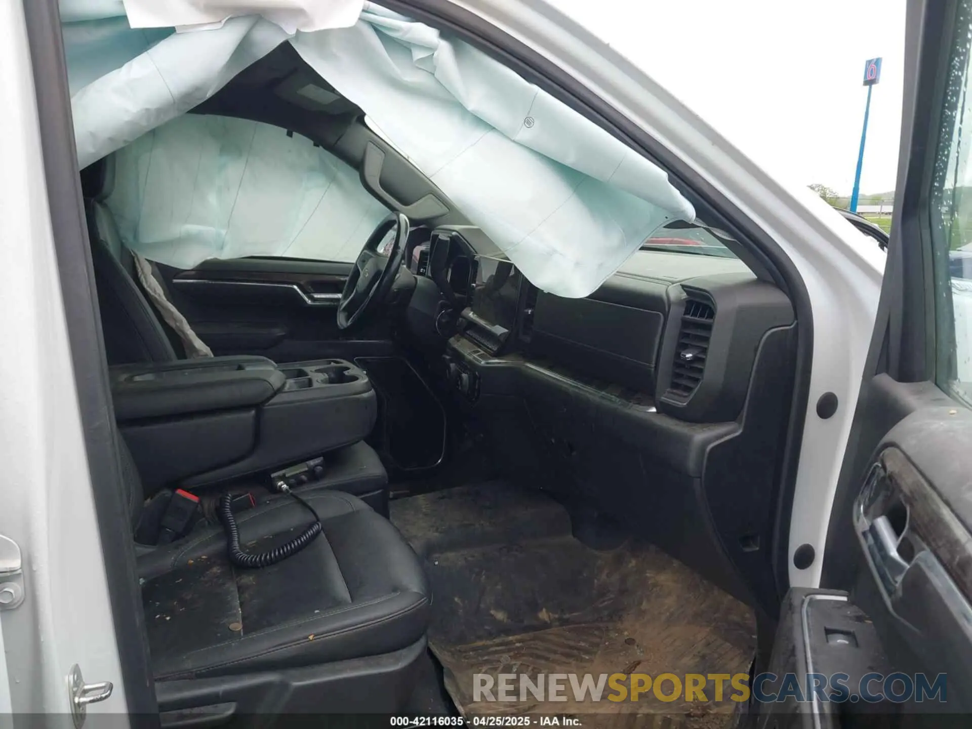 5 fotografías del automóvil dañado 1GCUDDE81PZ140382 CHEVROLET SILVERADO 1500 2023