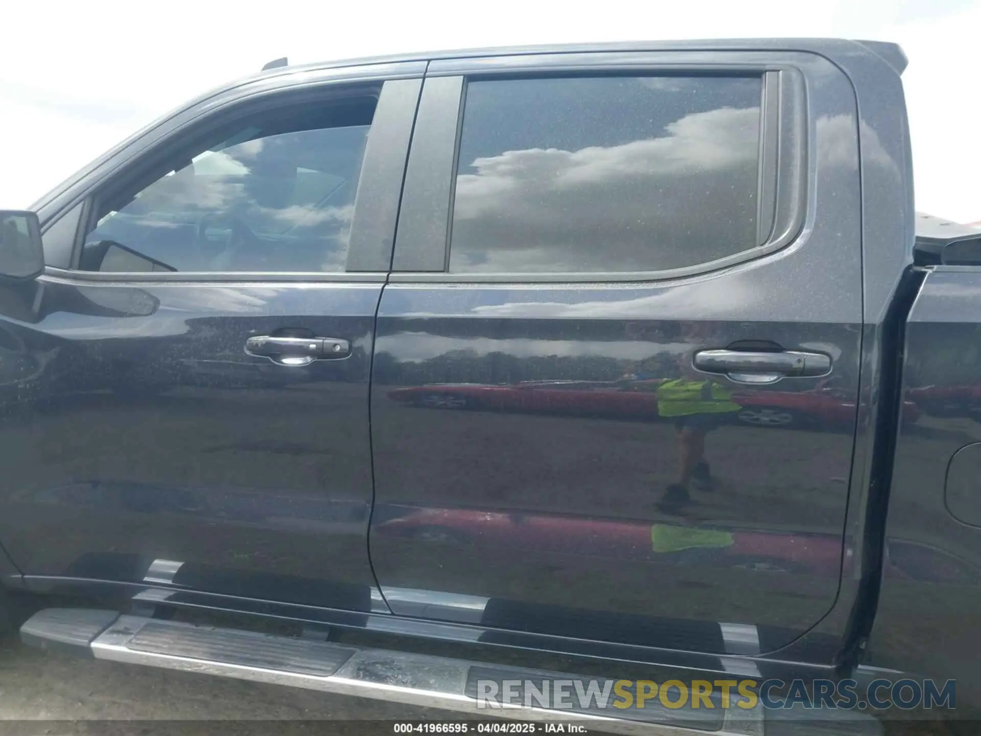 14 fotografías del automóvil dañado 1GCUDDE82PZ232049 CHEVROLET SILVERADO 1500 2023