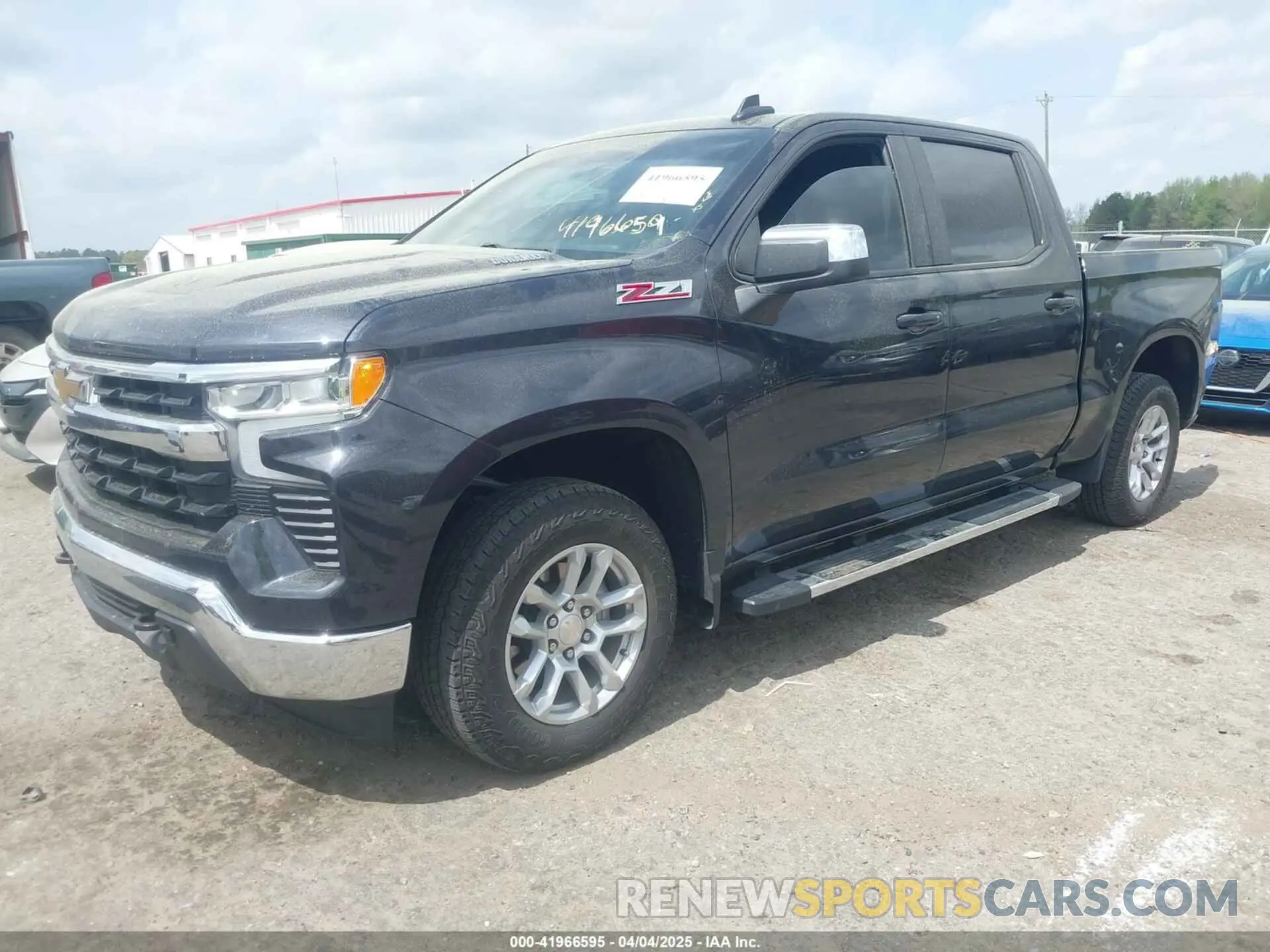 2 fotografías del automóvil dañado 1GCUDDE82PZ232049 CHEVROLET SILVERADO 1500 2023
