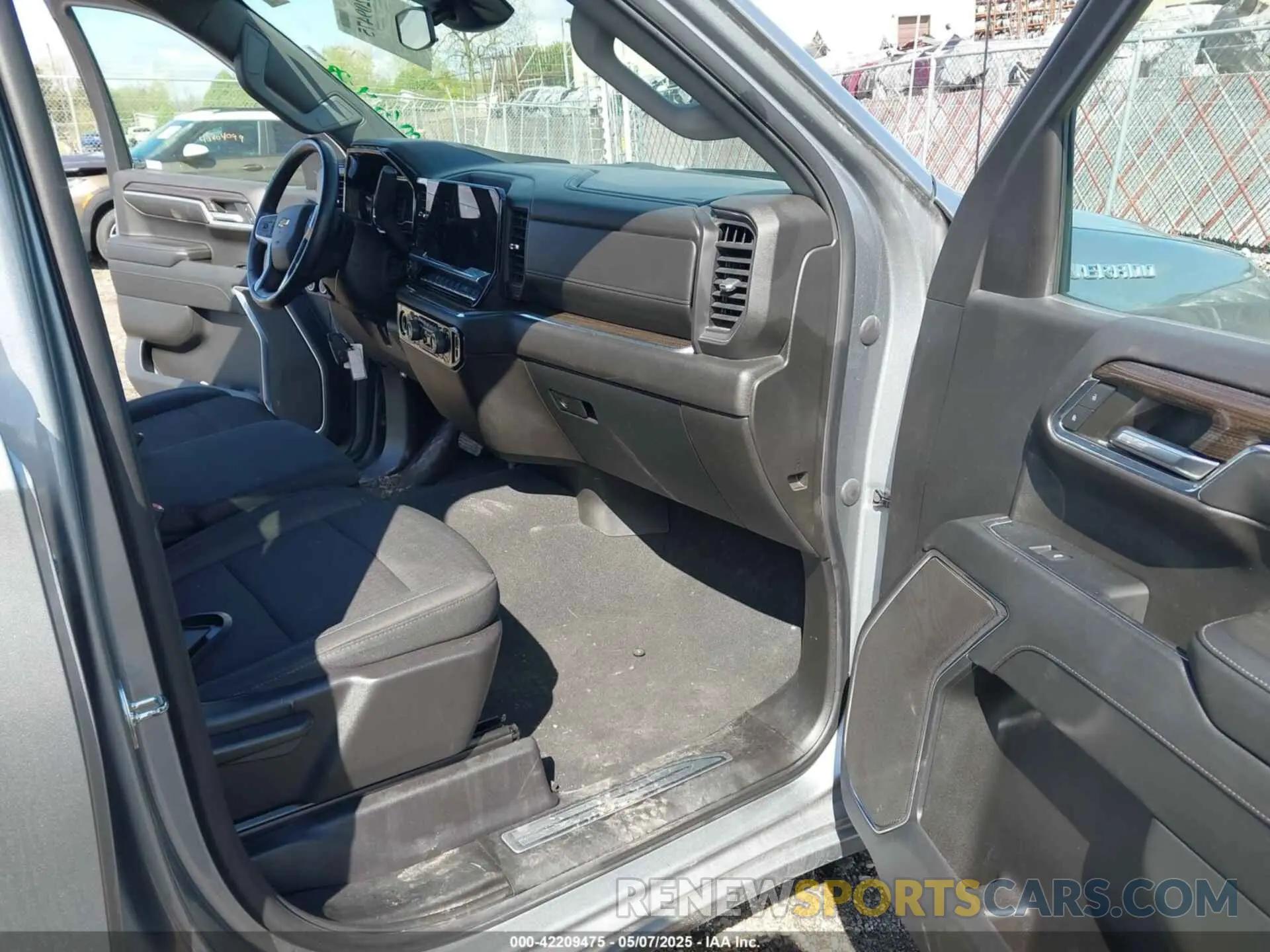5 fotografías del automóvil dañado 1GCUDDED4PZ315933 CHEVROLET SILVERADO 1500 2023