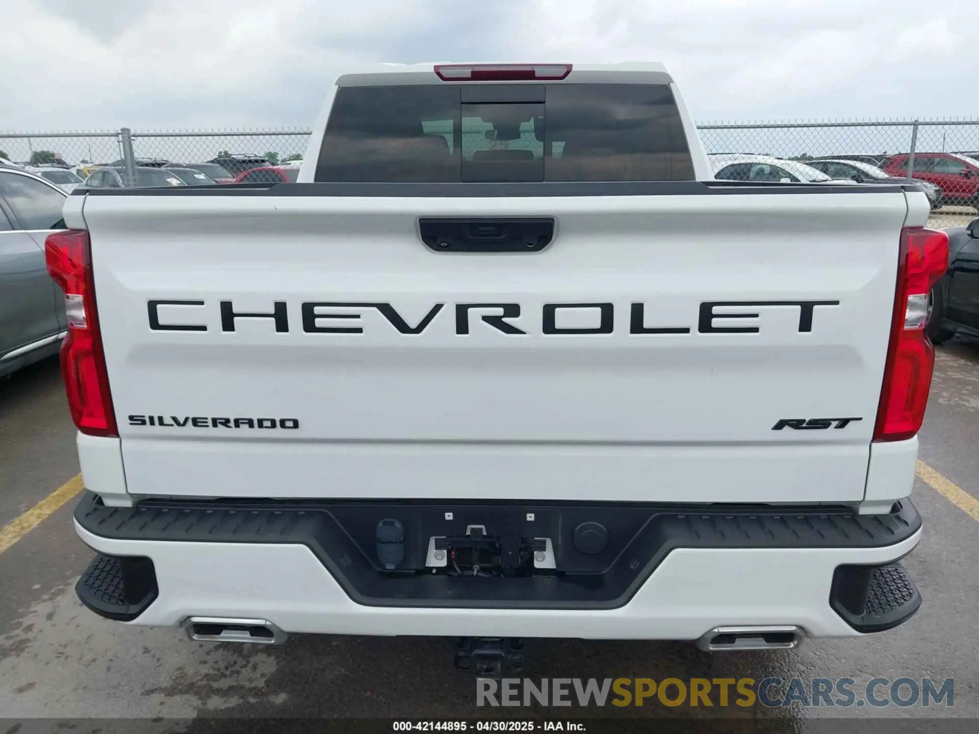 16 fotografías del automóvil dañado 1GCUDEE84PZ185368 CHEVROLET SILVERADO 1500 2023