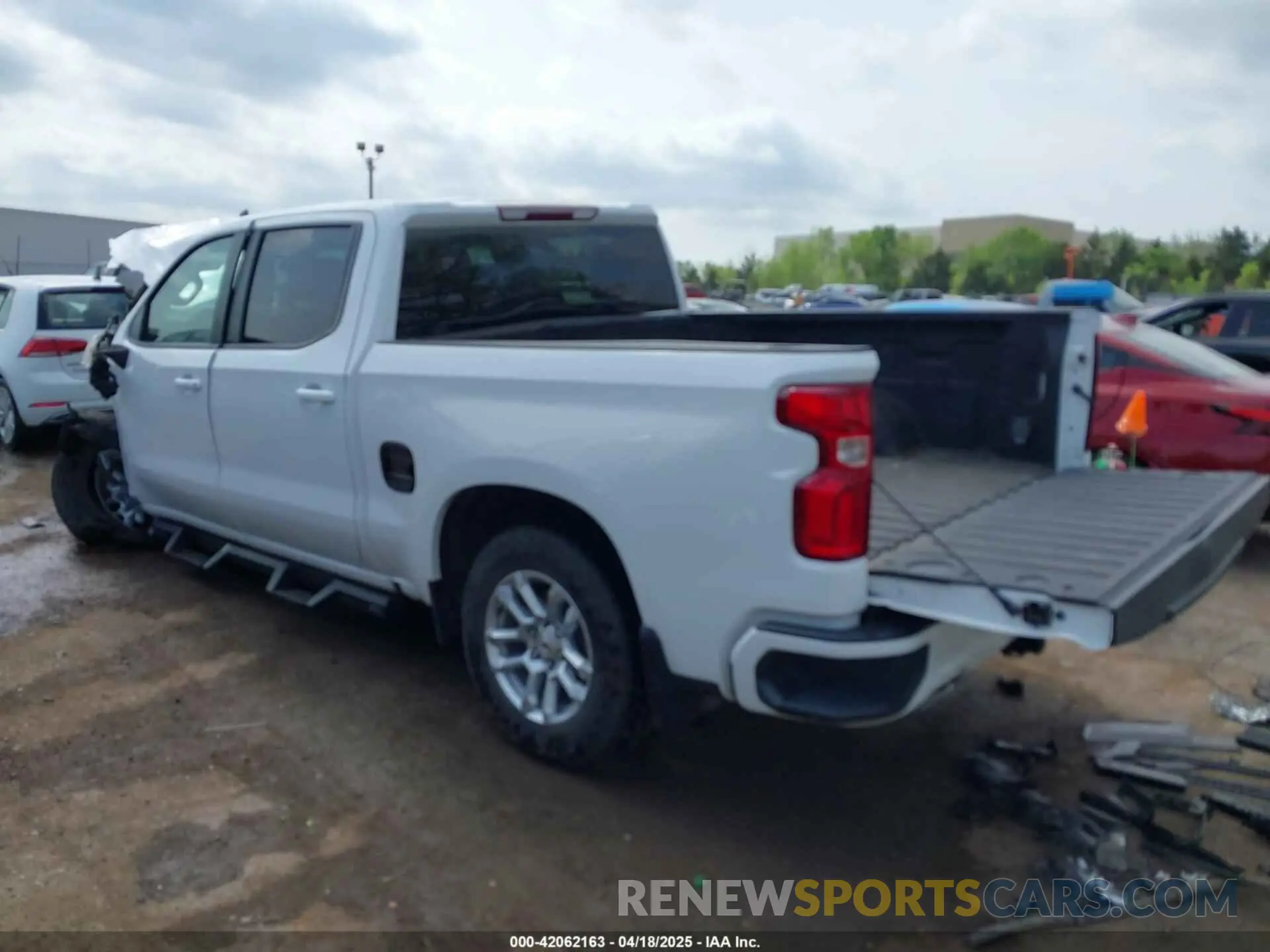 3 fotografías del automóvil dañado 1GCUDEE84PZ204646 CHEVROLET SILVERADO 1500 2023