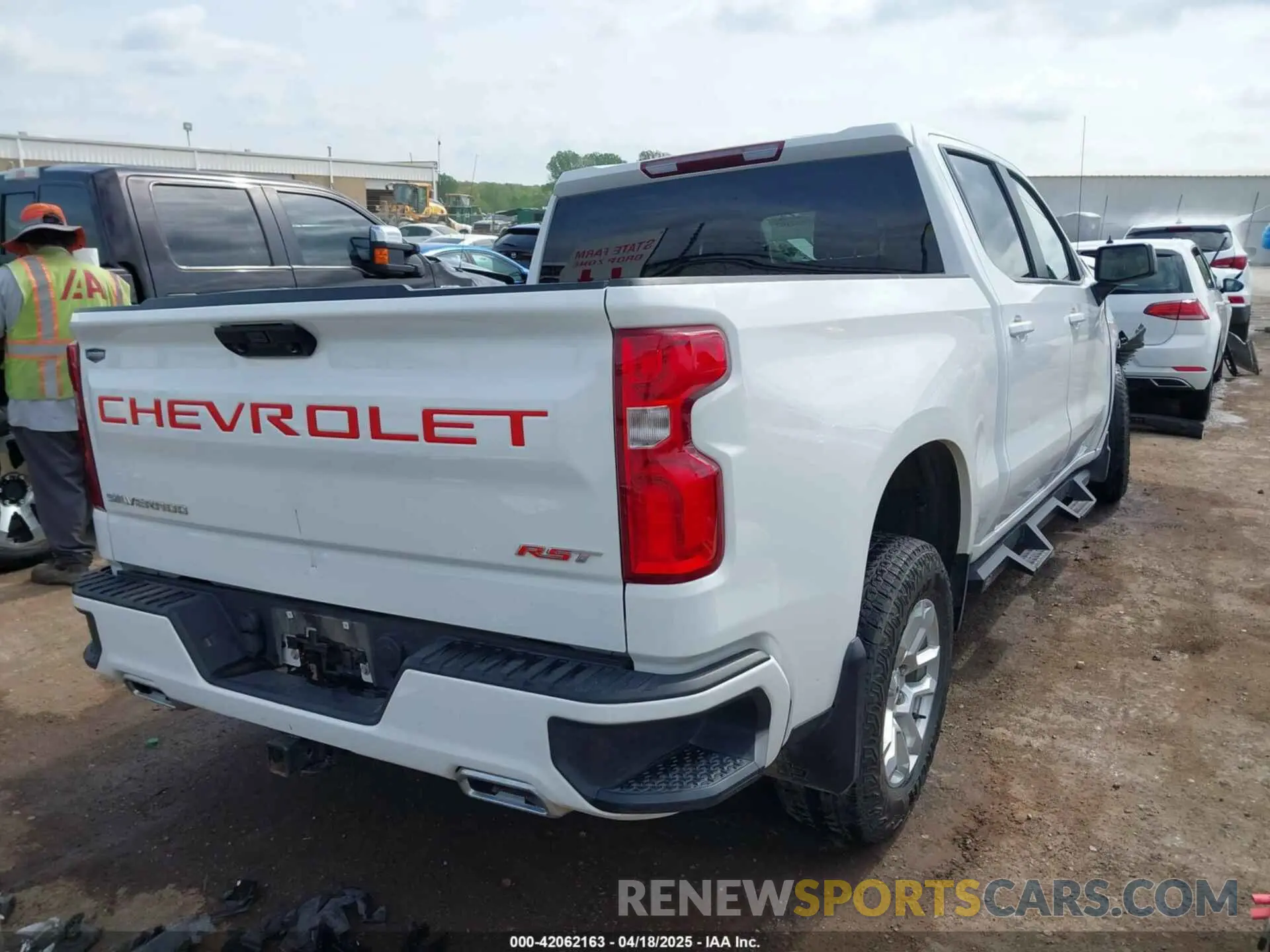4 fotografías del automóvil dañado 1GCUDEE84PZ204646 CHEVROLET SILVERADO 1500 2023