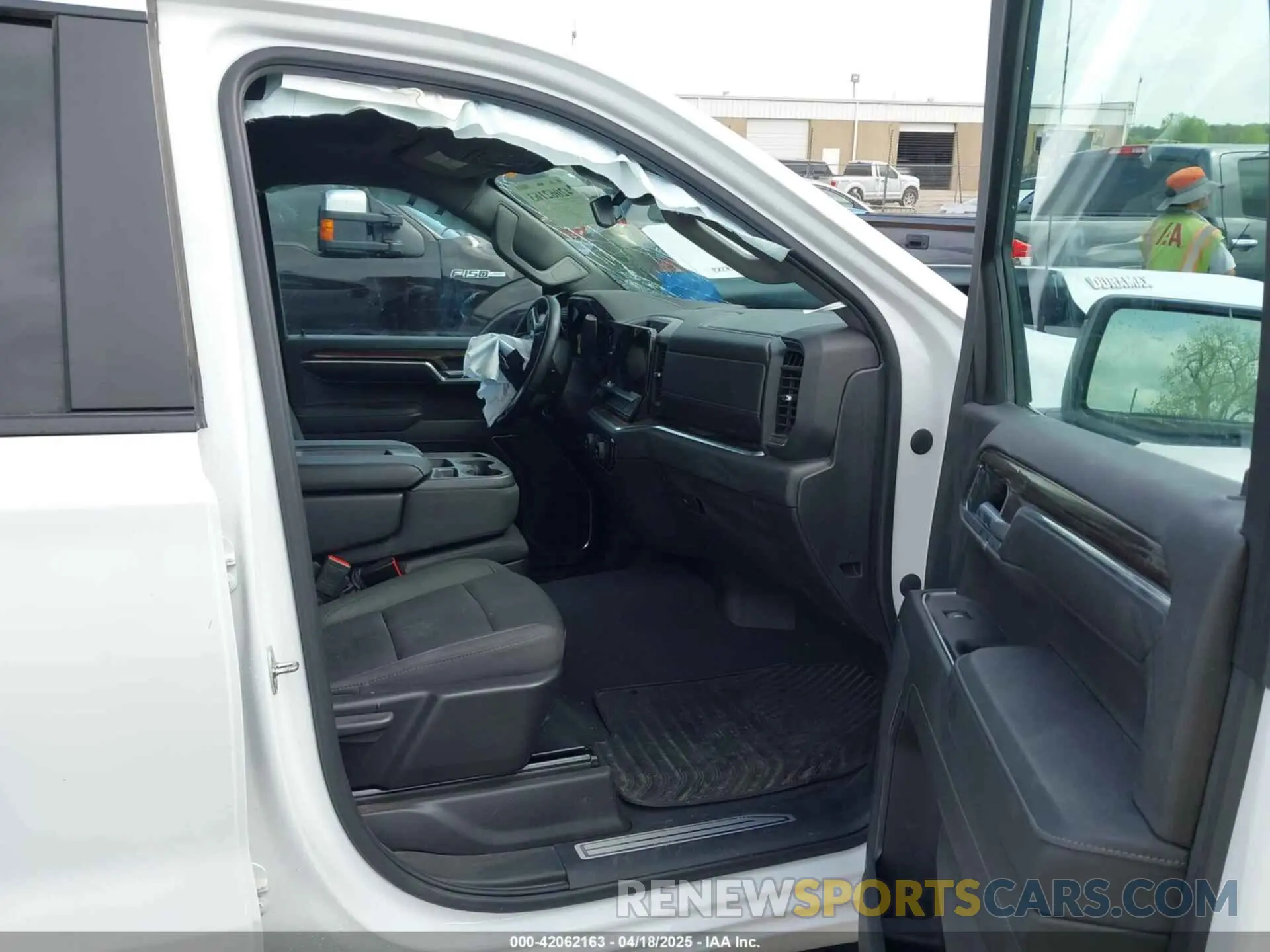 5 fotografías del automóvil dañado 1GCUDEE84PZ204646 CHEVROLET SILVERADO 1500 2023
