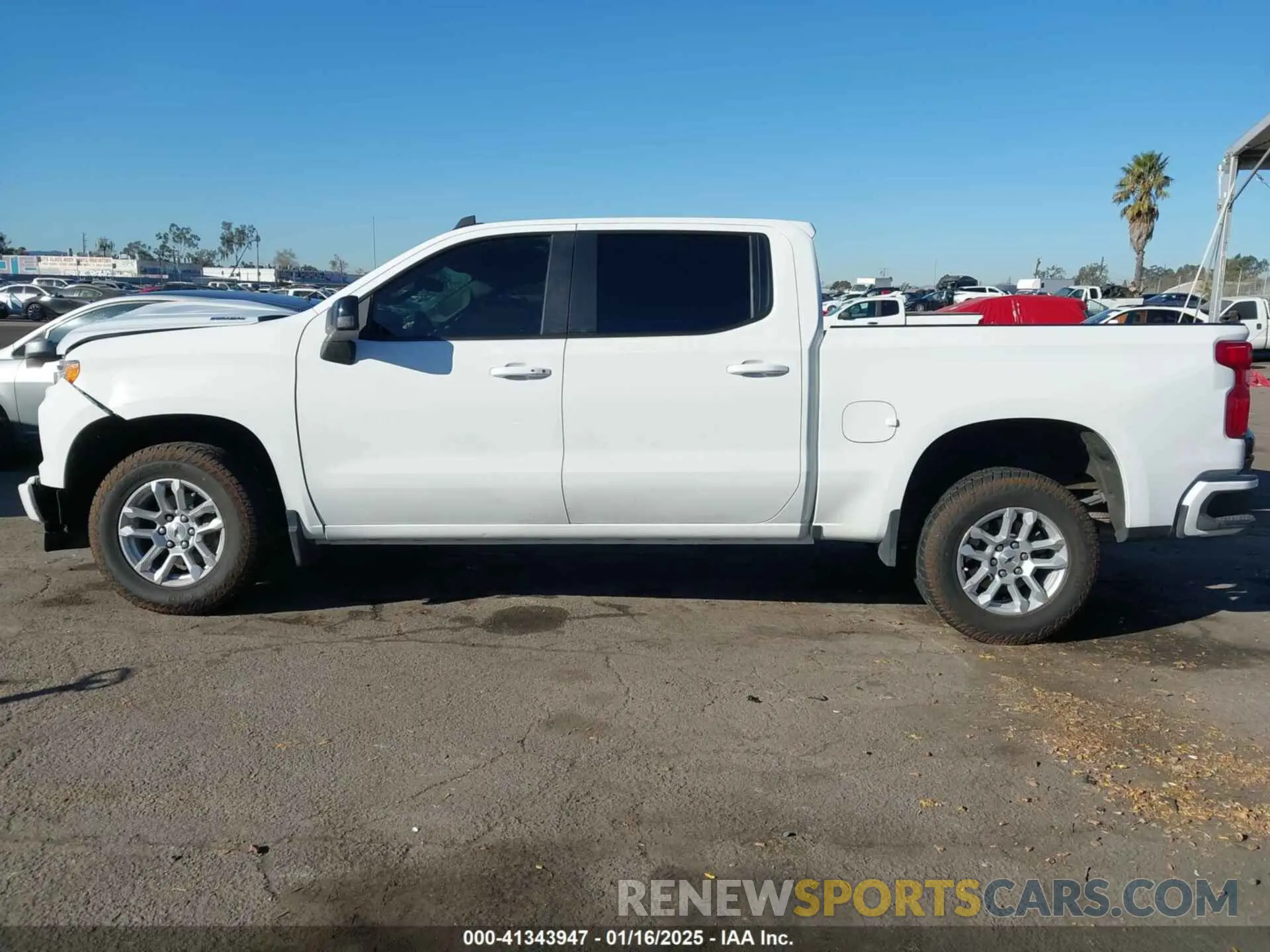 15 fotografías del automóvil dañado 1GCUDEE89PZ134335 CHEVROLET SILVERADO 1500 2023