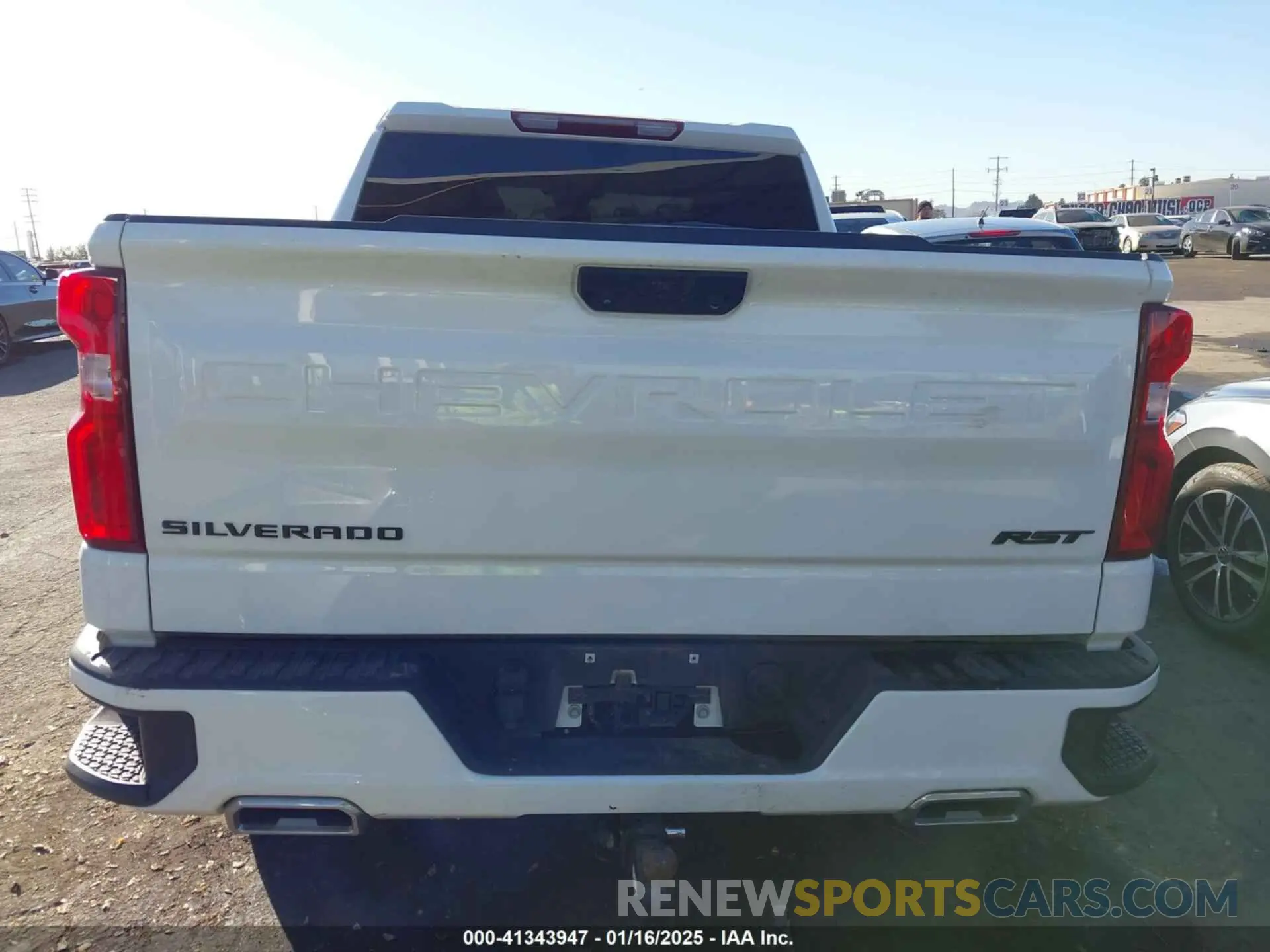 17 fotografías del automóvil dañado 1GCUDEE89PZ134335 CHEVROLET SILVERADO 1500 2023