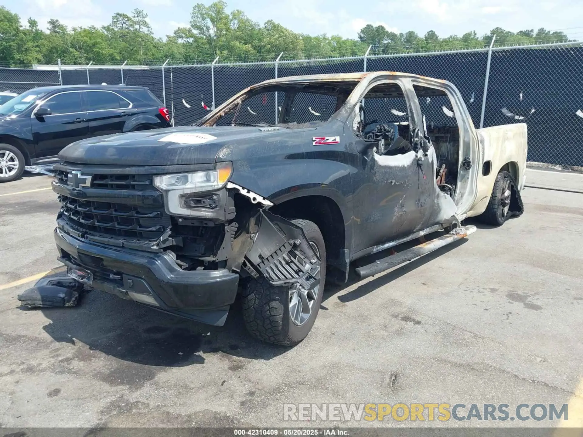 2 fotografías del automóvil dañado 1GCUDEE8XPZ142475 CHEVROLET SILVERADO 1500 2023
