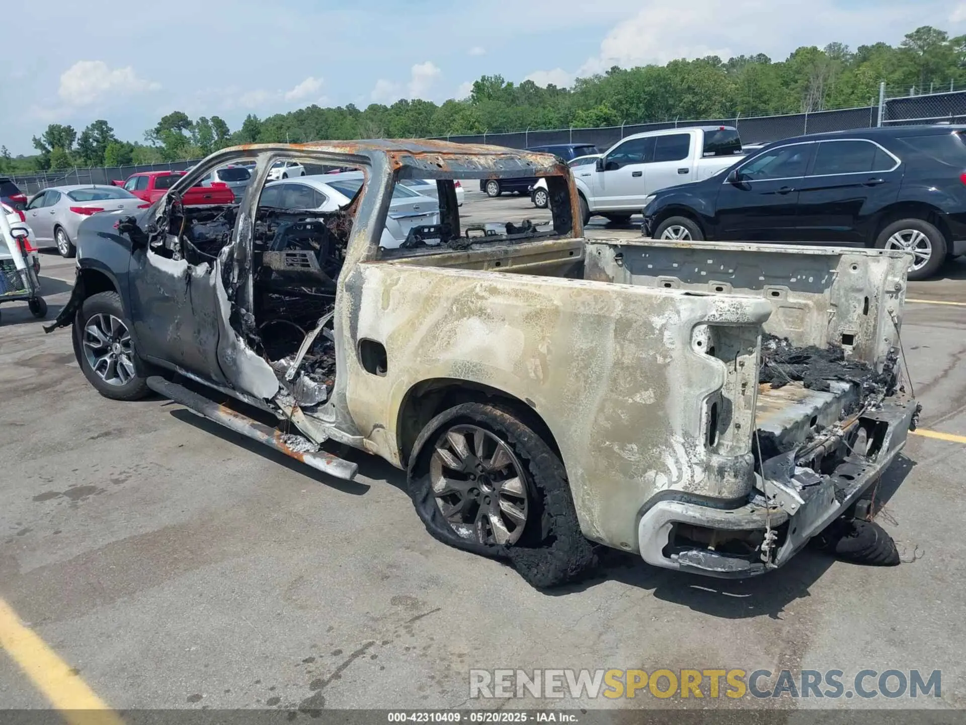 3 fotografías del automóvil dañado 1GCUDEE8XPZ142475 CHEVROLET SILVERADO 1500 2023