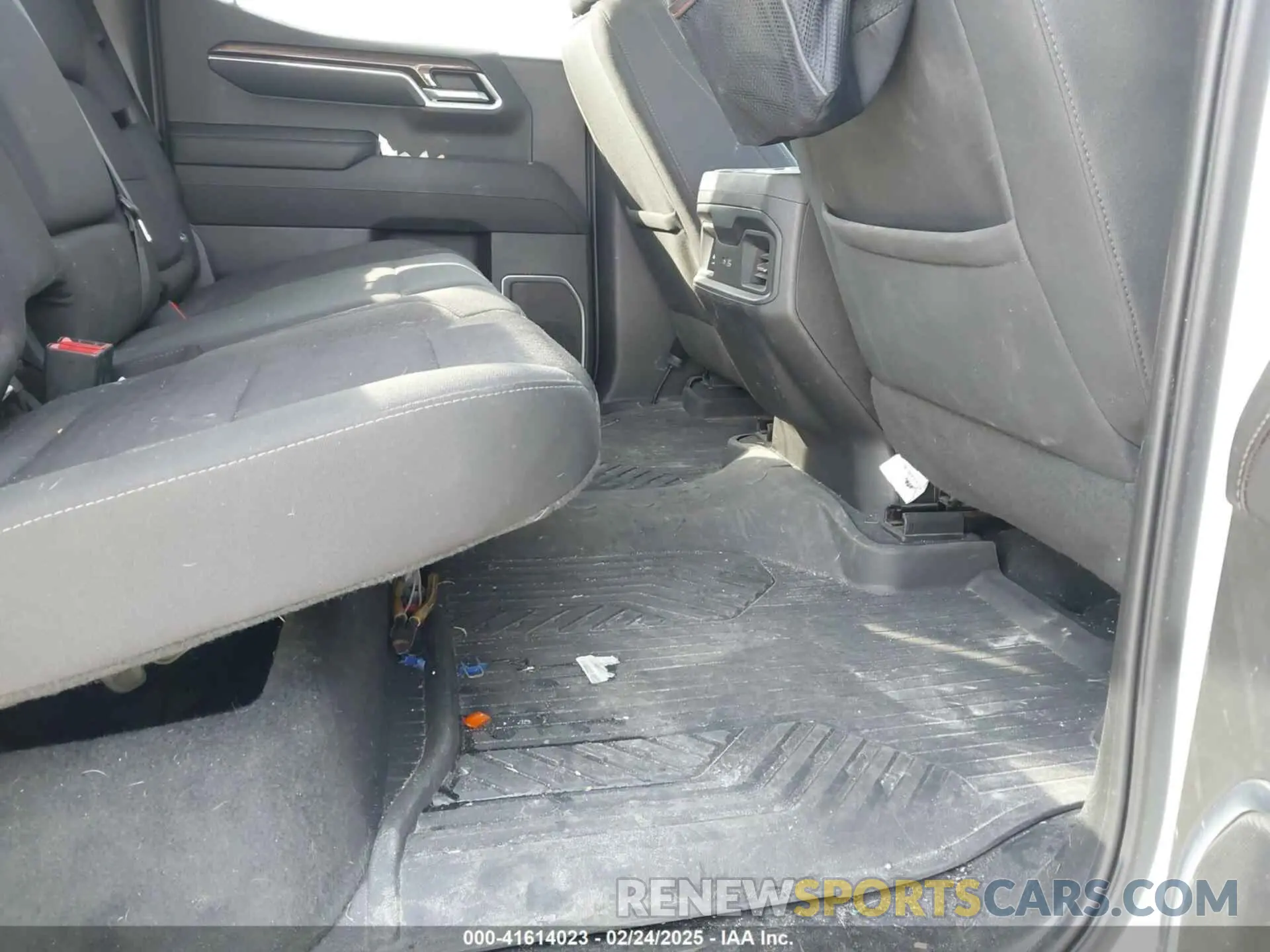 8 fotografías del automóvil dañado 1GCUDEED8PZ208650 CHEVROLET SILVERADO 1500 2023