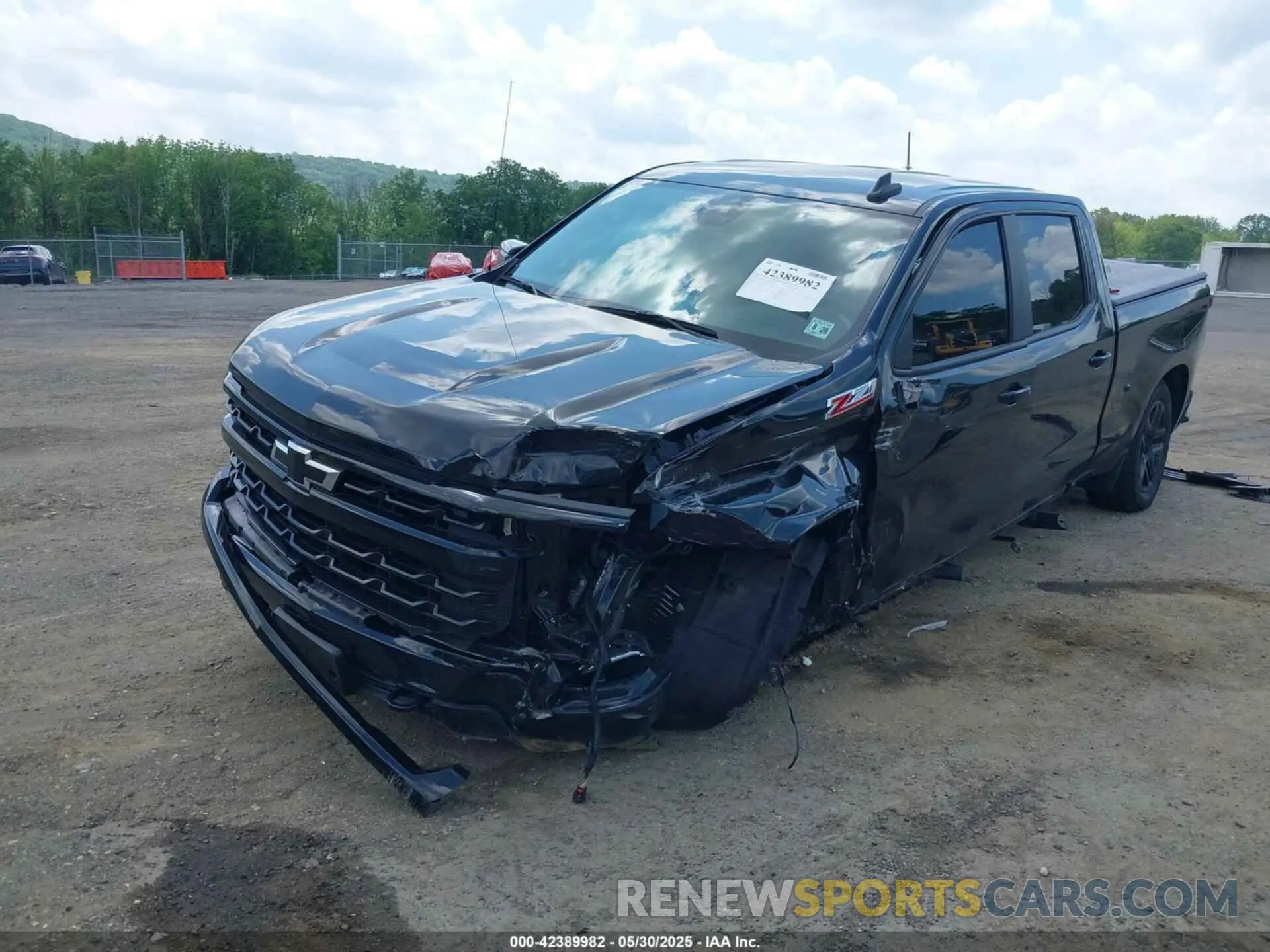 2 fotografías del automóvil dañado 1GCUDEED8PZ301992 CHEVROLET SILVERADO 1500 2023