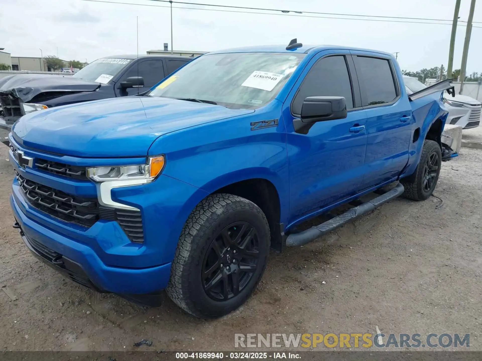 2 fotografías del automóvil dañado 1GCUDEED9PZ188313 CHEVROLET SILVERADO 1500 2023