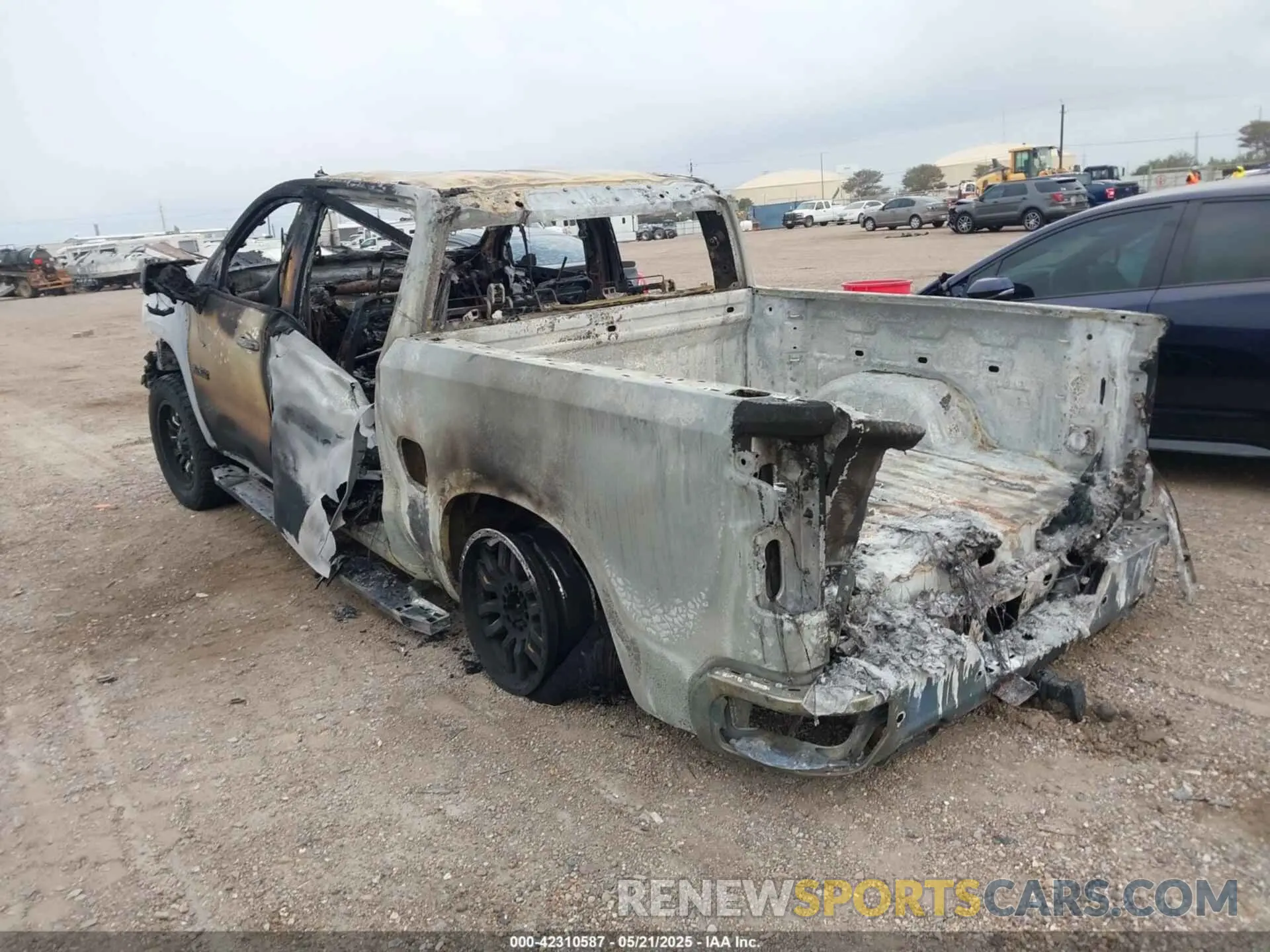 3 fotografías del automóvil dañado 1GCUDGE82PZ228598 CHEVROLET SILVERADO 1500 2023